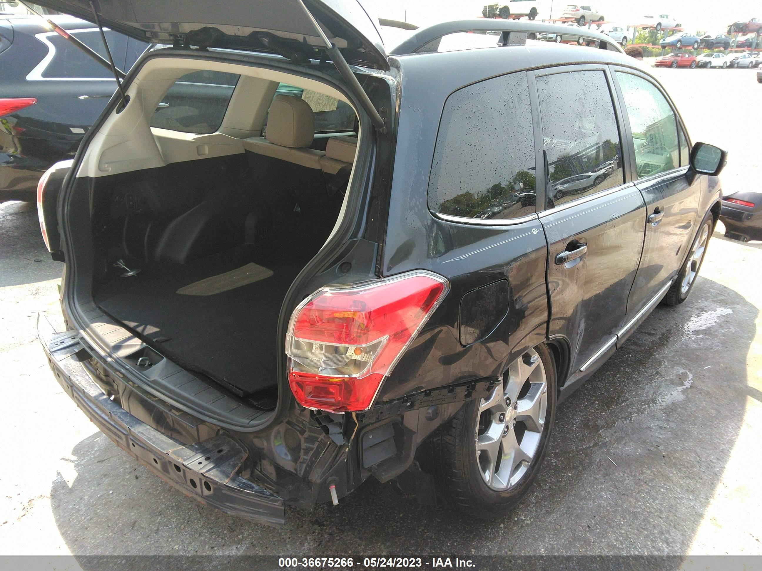 Photo 3 VIN: JF2SJAWC3FH463050 - SUBARU FORESTER 