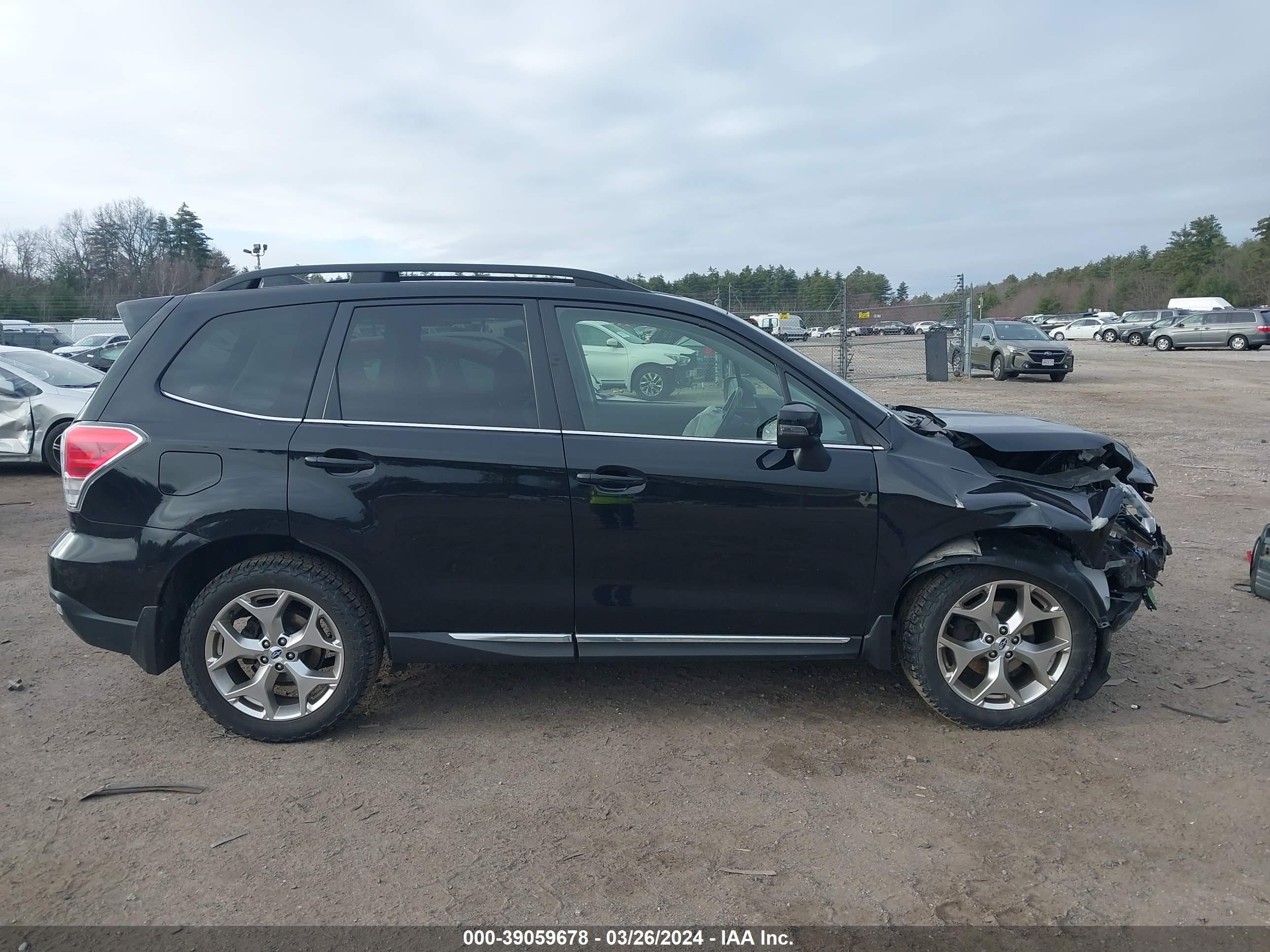 Photo 13 VIN: JF2SJAWC3HH562373 - SUBARU FORESTER 