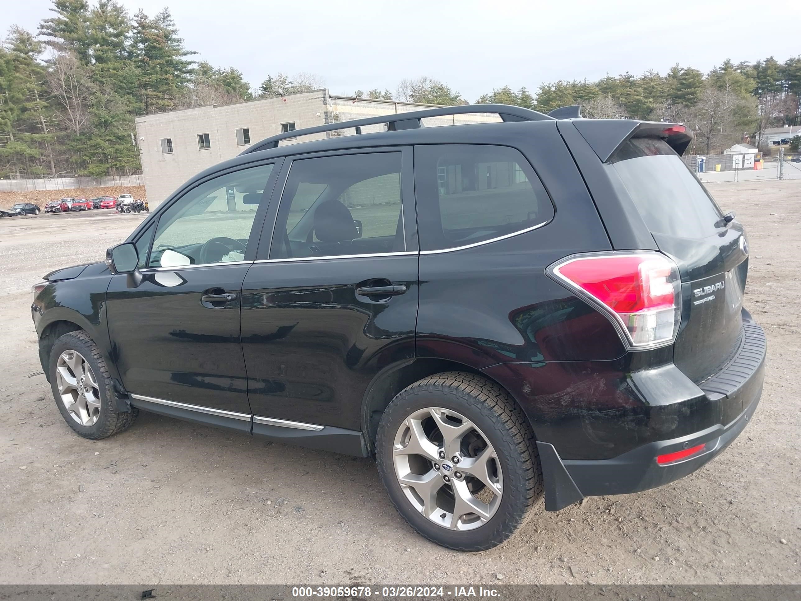 Photo 14 VIN: JF2SJAWC3HH562373 - SUBARU FORESTER 