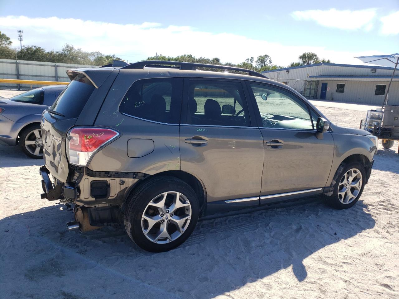 Photo 2 VIN: JF2SJAWC3JH404699 - SUBARU FORESTER 