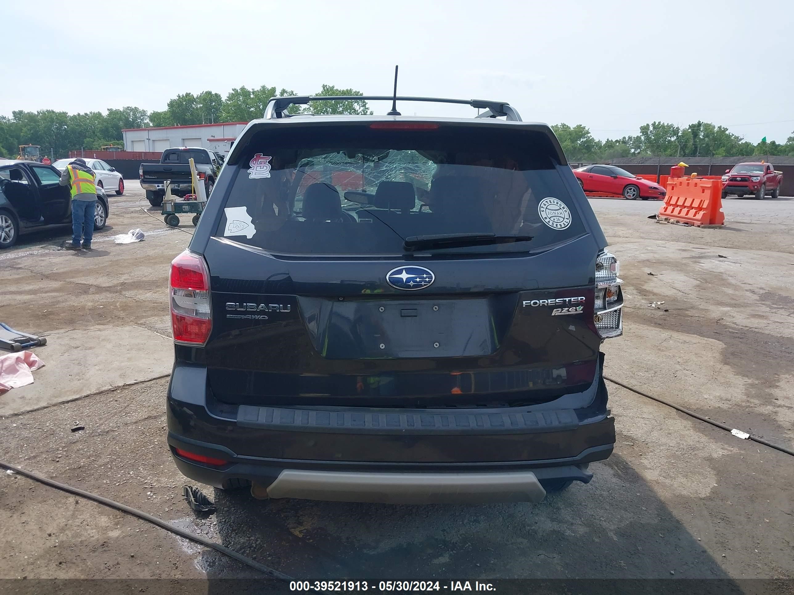 Photo 14 VIN: JF2SJAWC4FH535115 - SUBARU FORESTER 