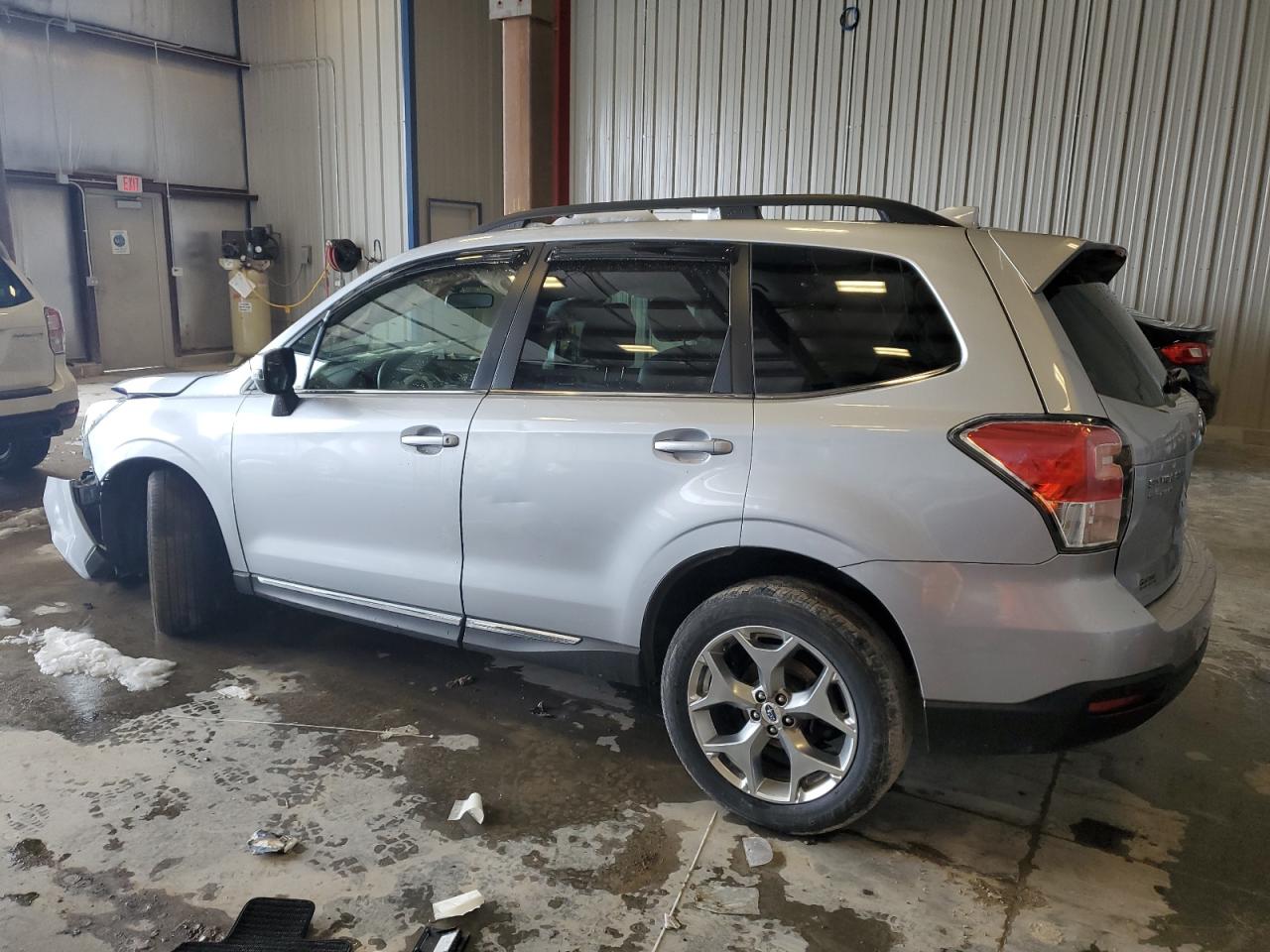 Photo 1 VIN: JF2SJAWC6JH460779 - SUBARU FORESTER 