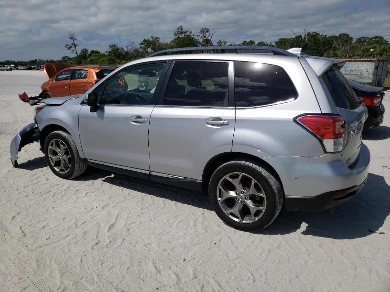 Photo 1 VIN: JF2SJAWC7HH548203 - SUBARU FORESTER 