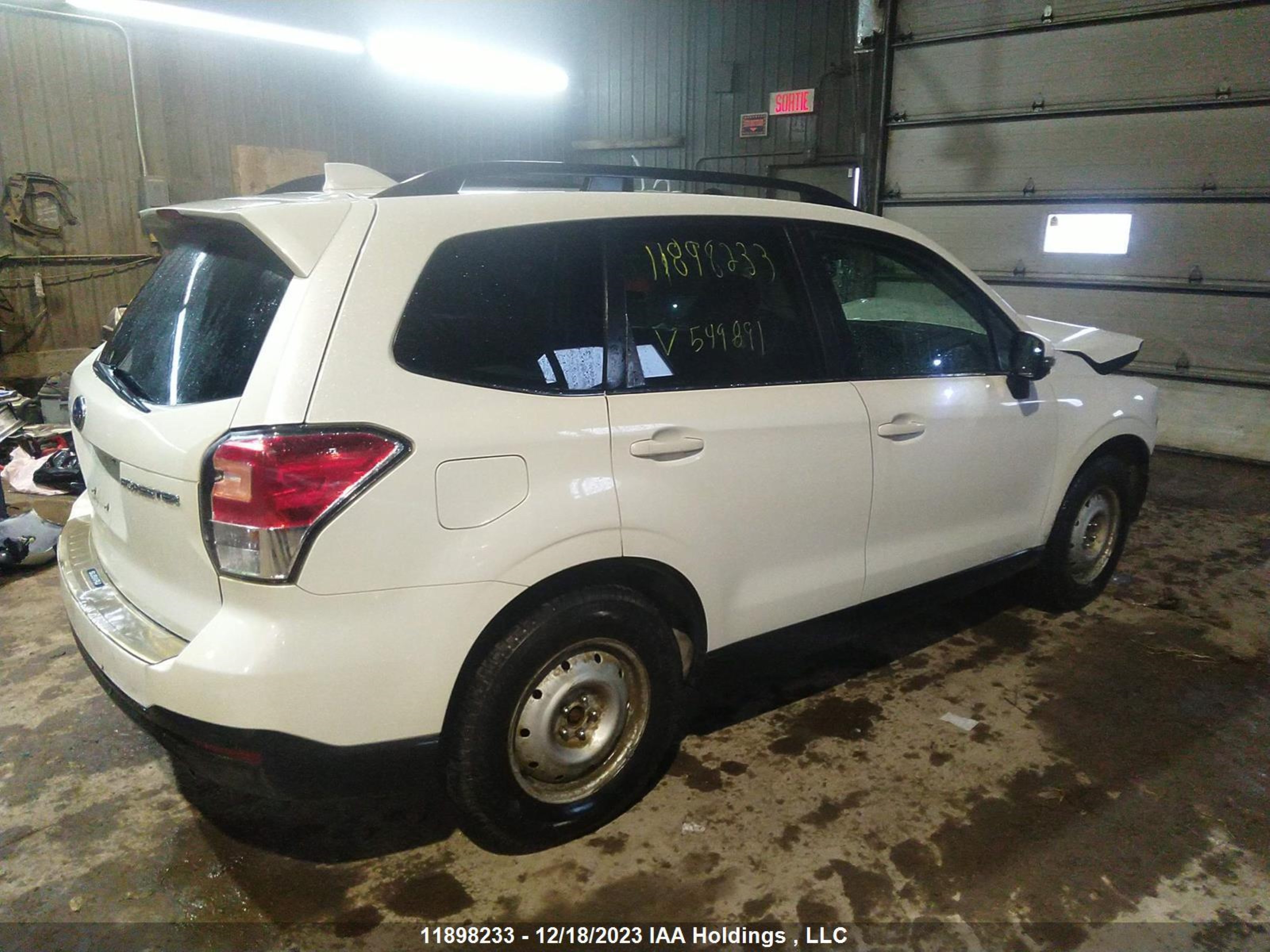 Photo 3 VIN: JF2SJEWC8JH549891 - SUBARU FORESTER 