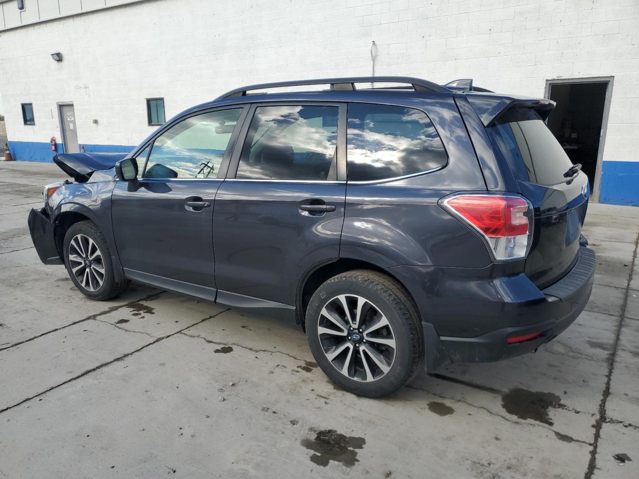 Photo 1 VIN: JF2SJGEC2HH454721 - SUBARU FORESTER 