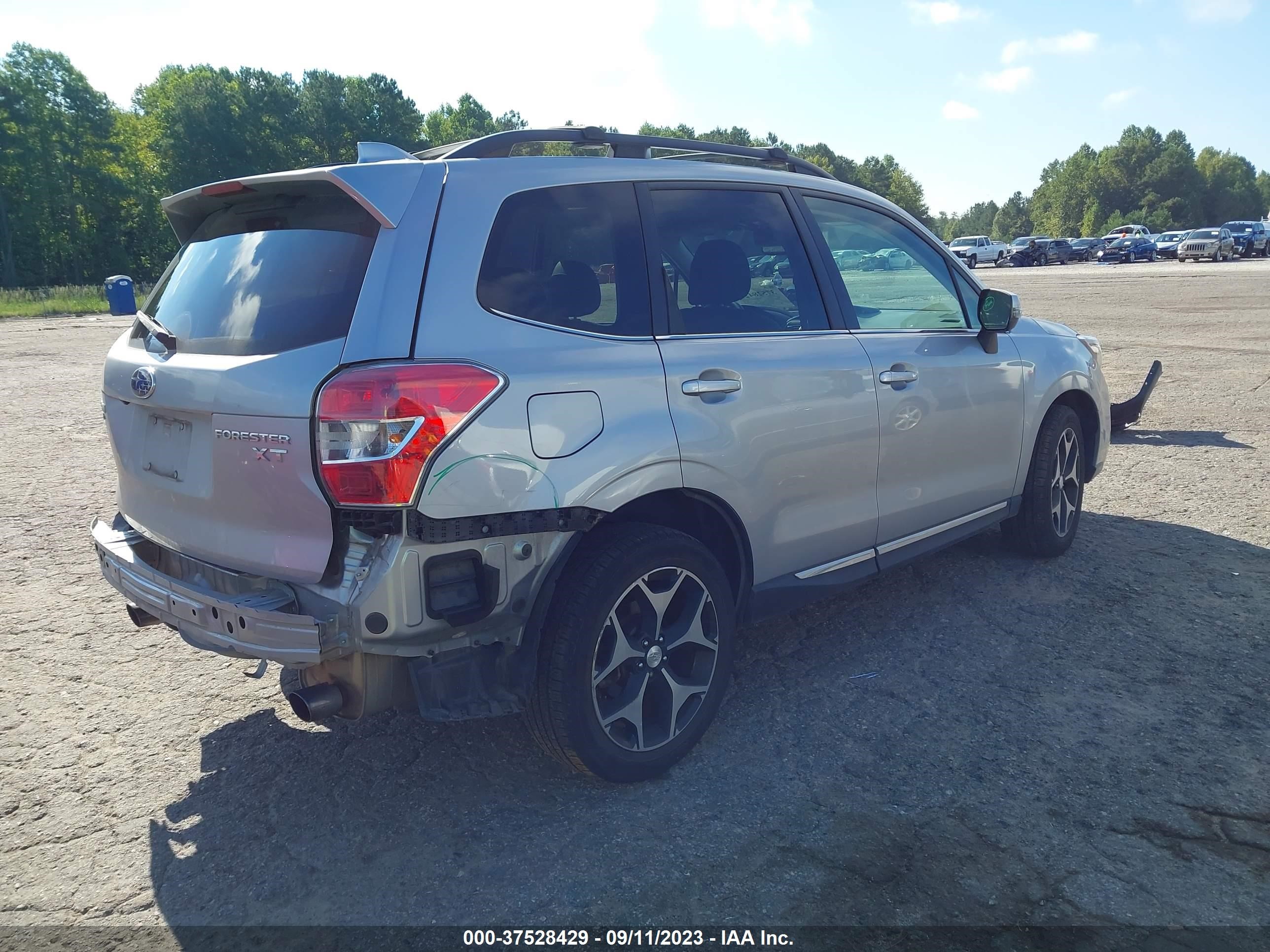 Photo 3 VIN: JF2SJGVCXGH441231 - SUBARU FORESTER 