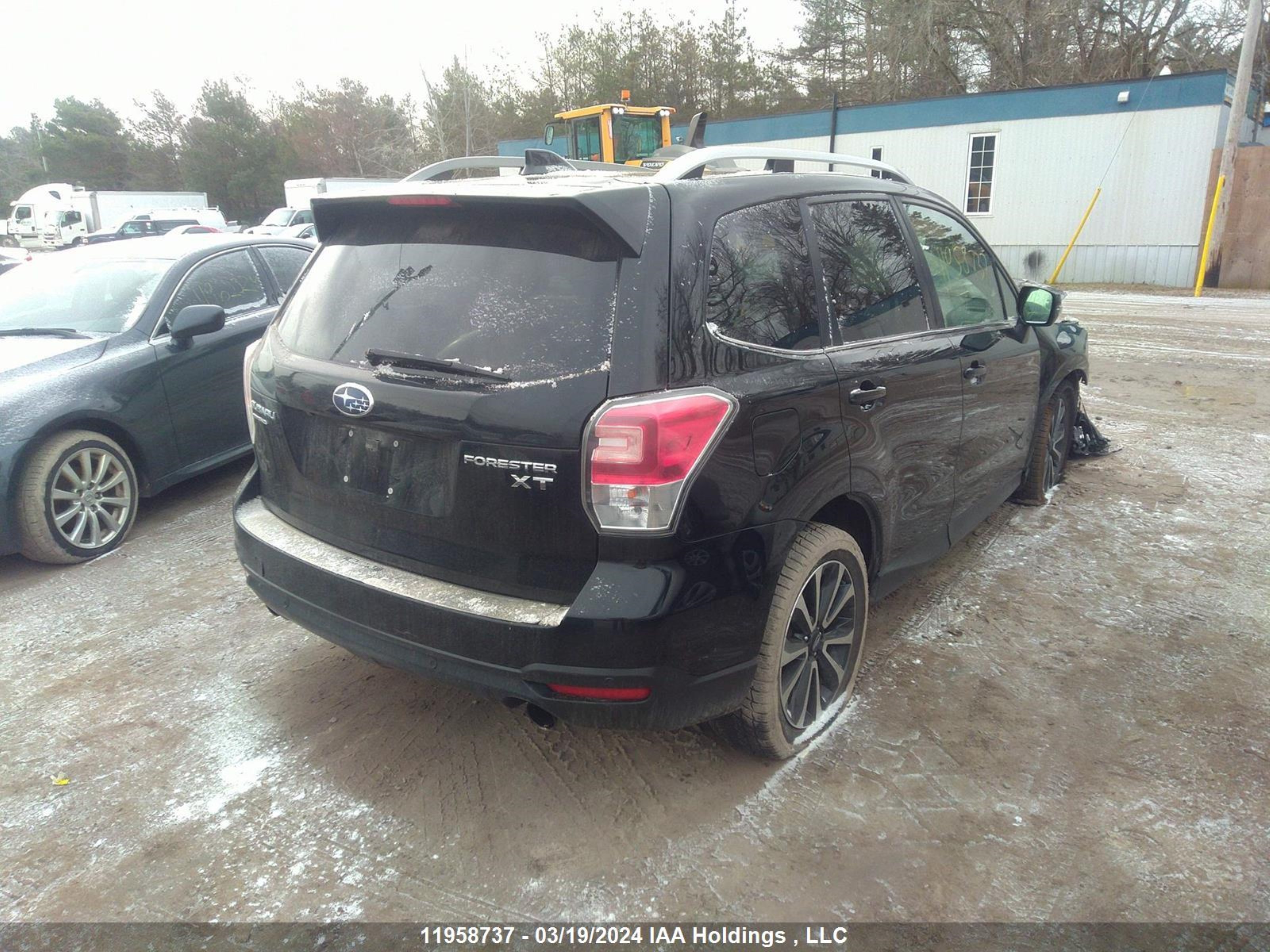 Photo 3 VIN: JF2SJHUC7HH555258 - SUBARU FORESTER 