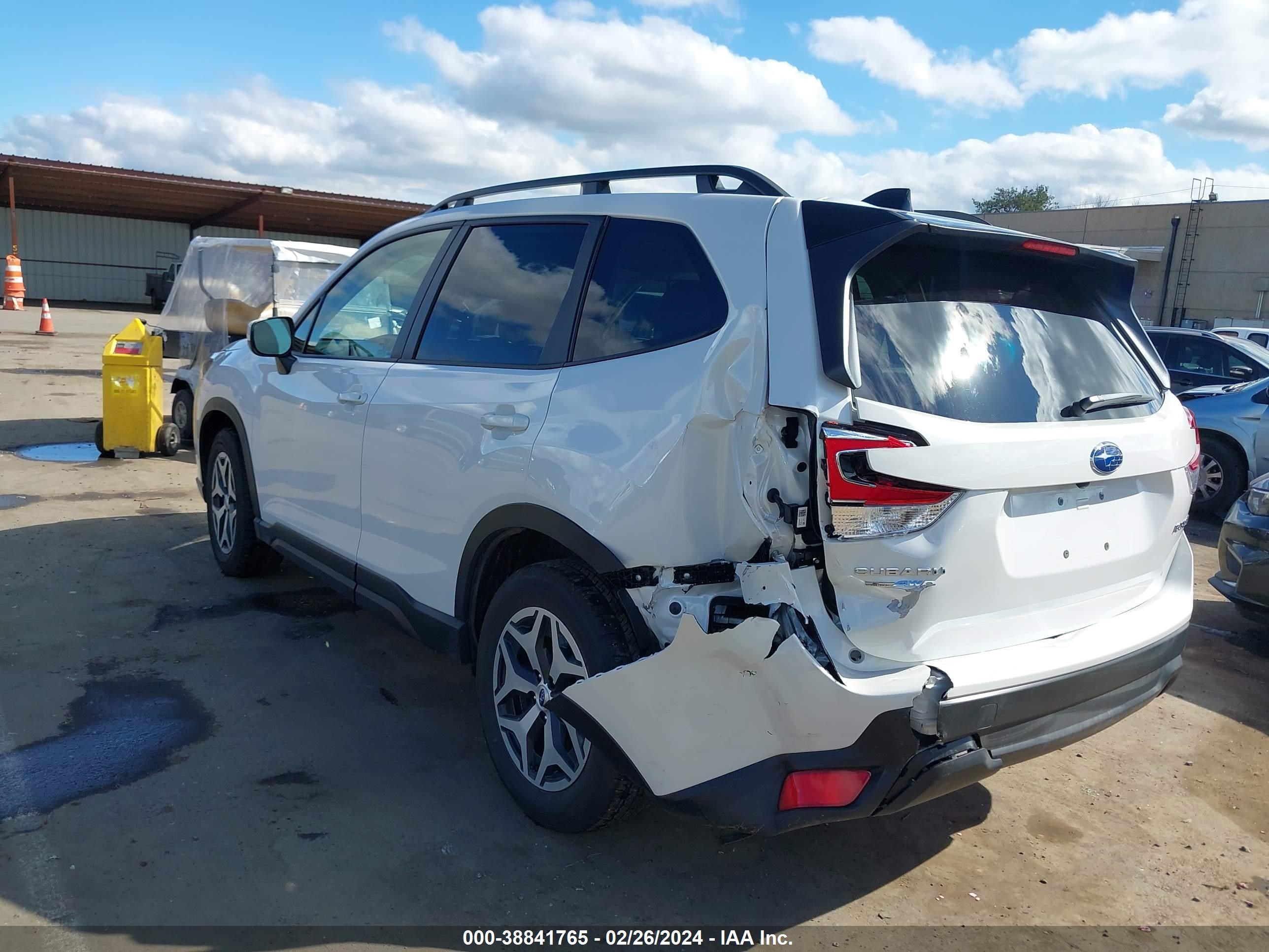 Photo 2 VIN: JF2SKACC0RH420758 - SUBARU FORESTER 