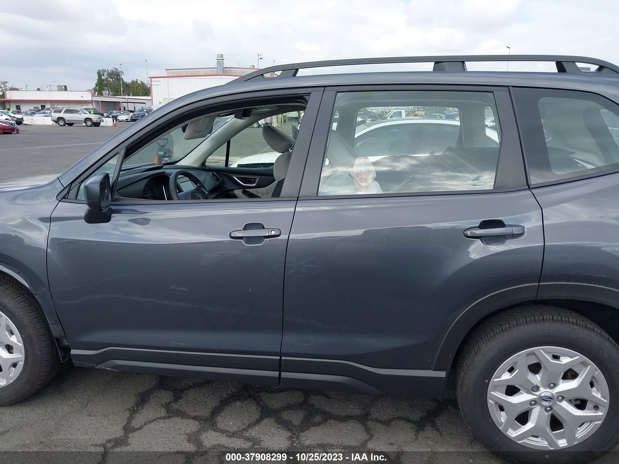 Photo 13 VIN: JF2SKACCXPH410400 - SUBARU FORESTER 