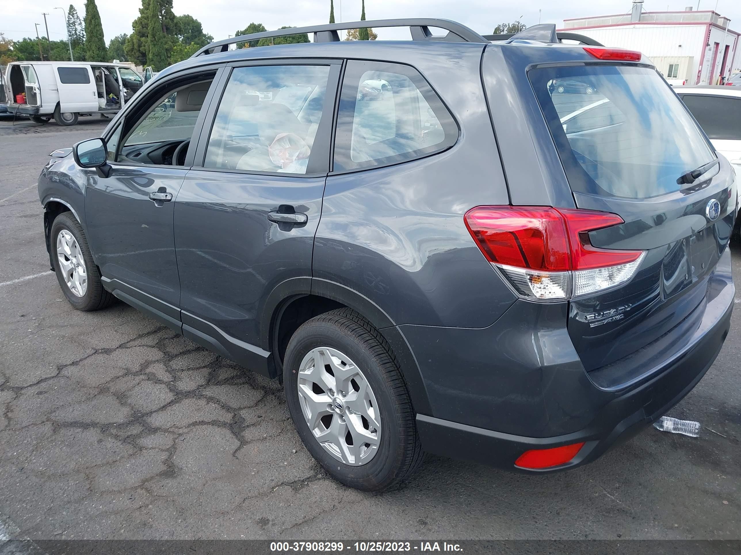 Photo 2 VIN: JF2SKACCXPH410400 - SUBARU FORESTER 