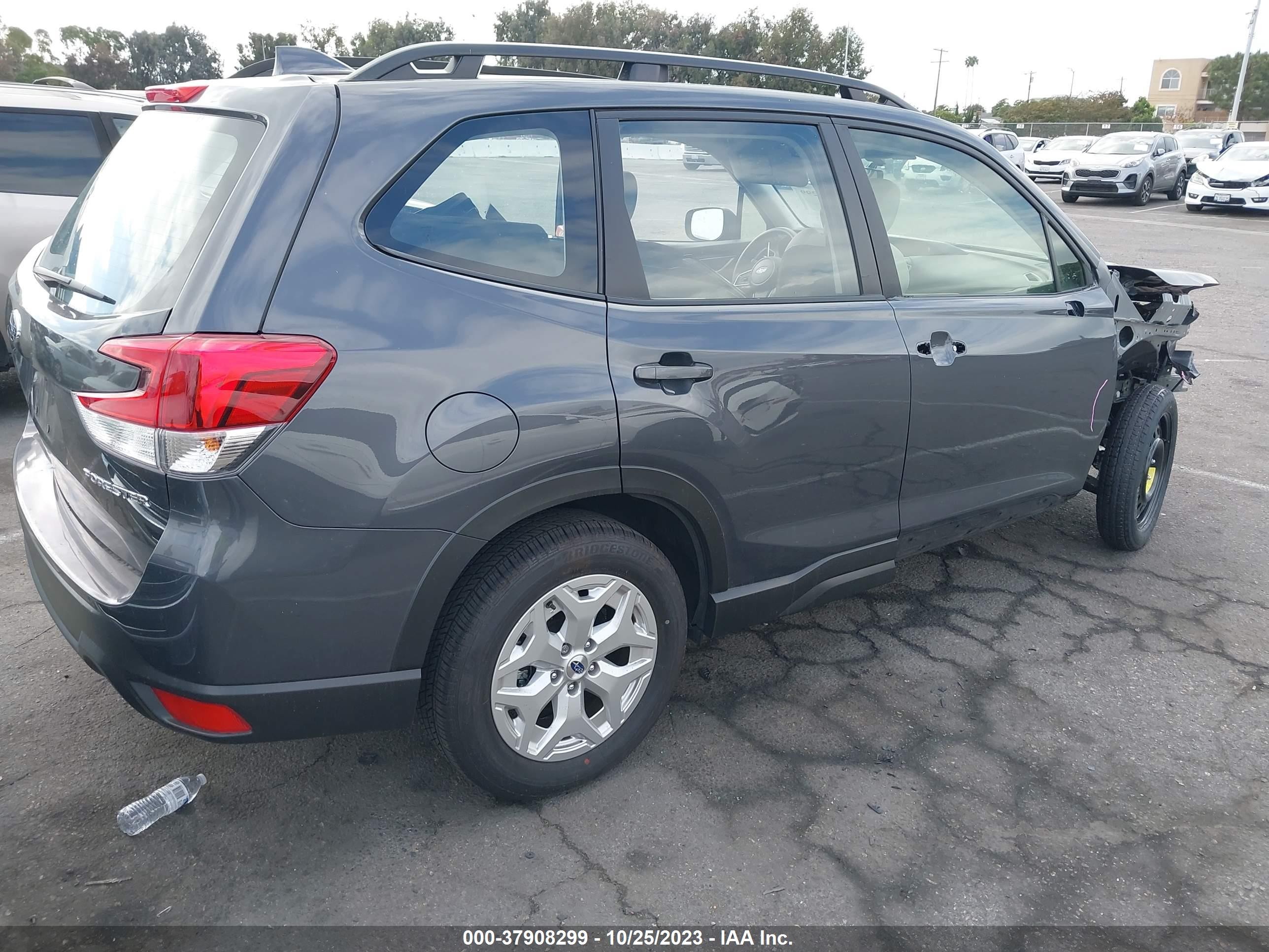 Photo 3 VIN: JF2SKACCXPH410400 - SUBARU FORESTER 