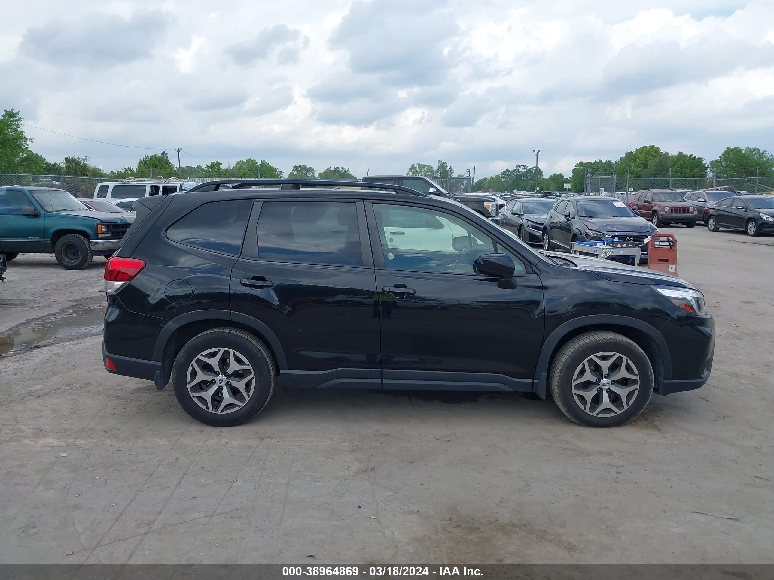 Photo 12 VIN: JF2SKAEC5KH443472 - SUBARU FORESTER 