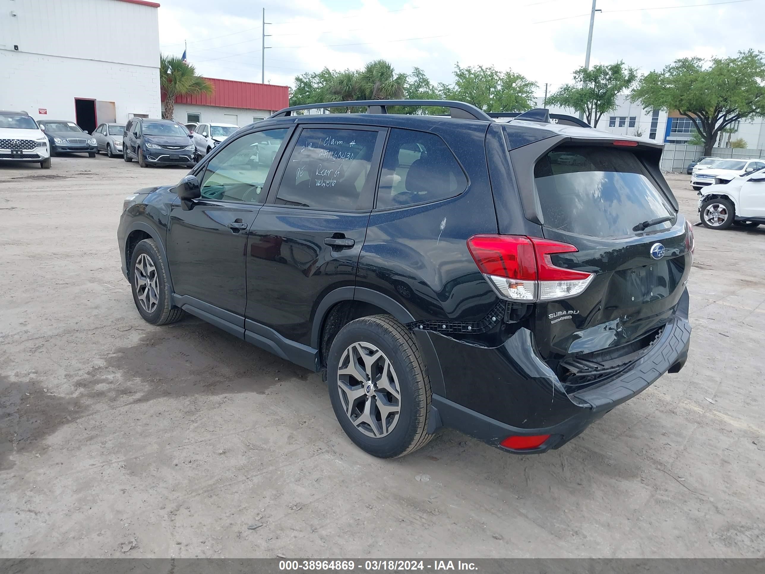 Photo 2 VIN: JF2SKAEC5KH443472 - SUBARU FORESTER 