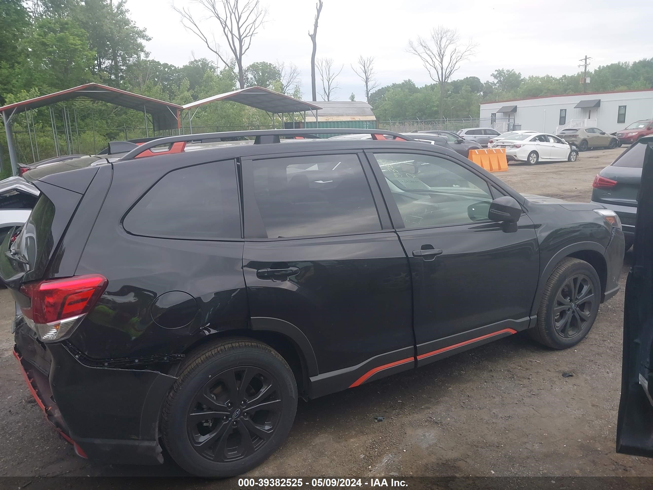 Photo 13 VIN: JF2SKAEC9RH442402 - SUBARU FORESTER 