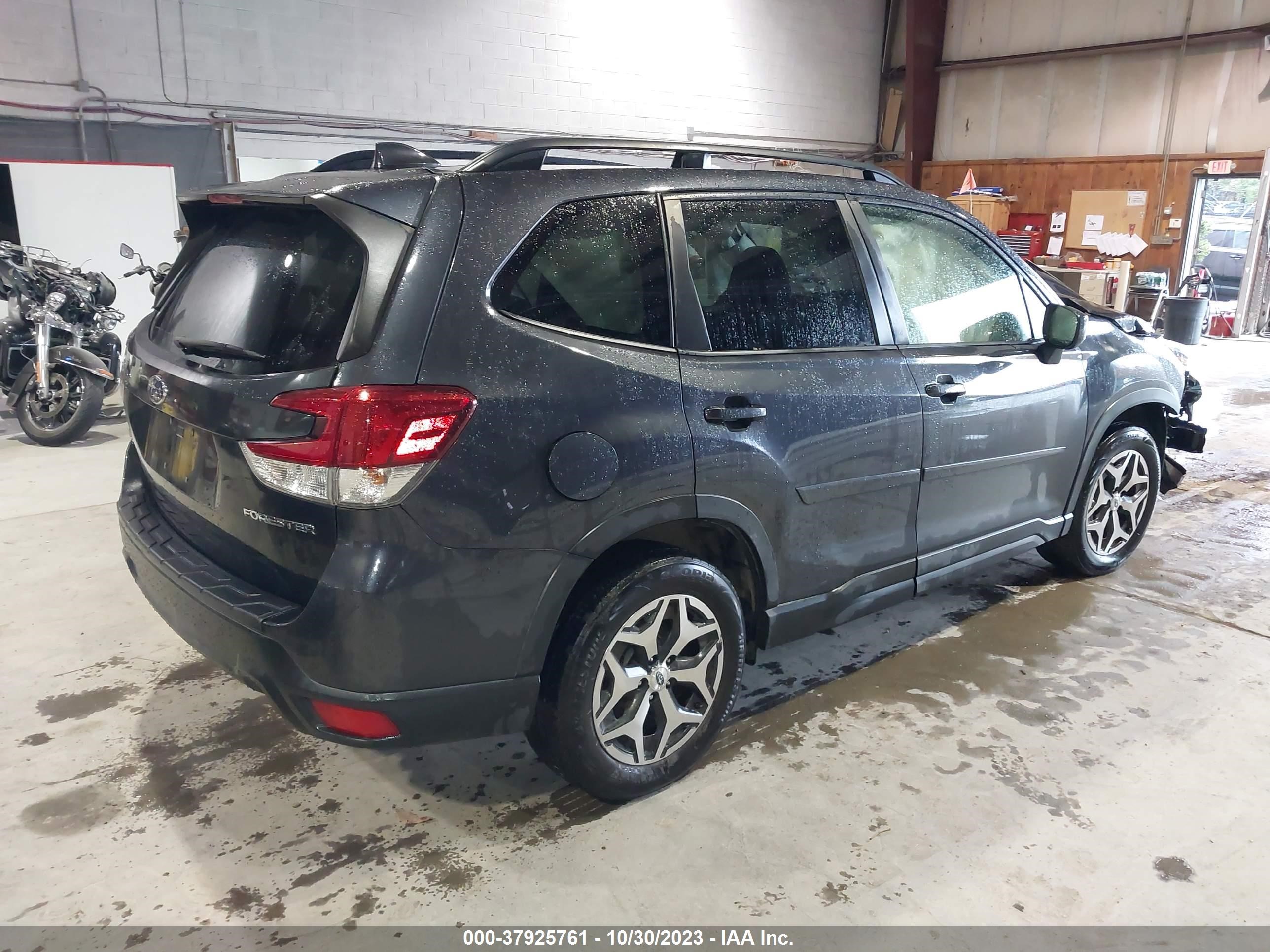 Photo 3 VIN: JF2SKAGC3KH445038 - SUBARU FORESTER 