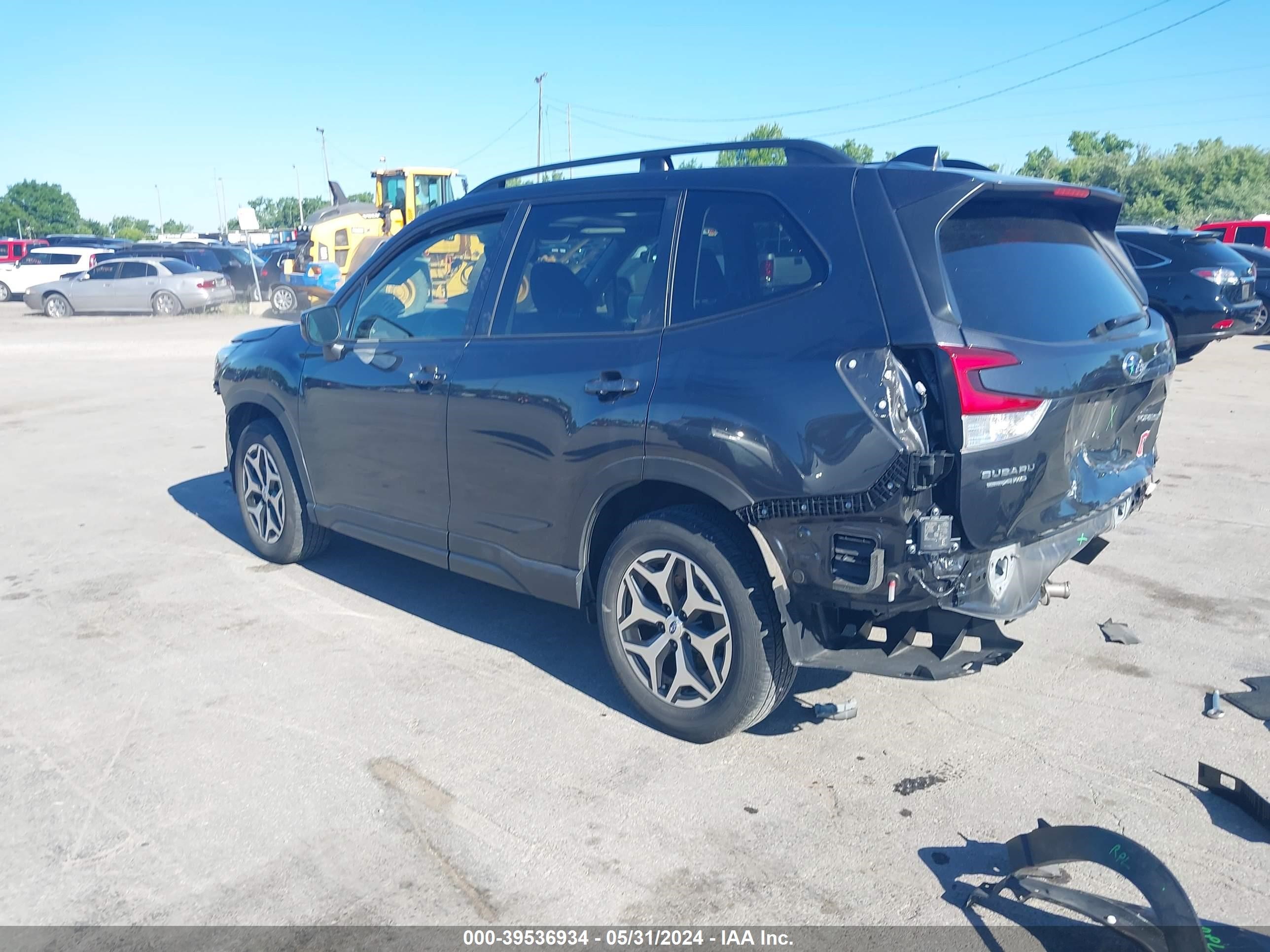 Photo 2 VIN: JF2SKAGC3KH546791 - SUBARU FORESTER 