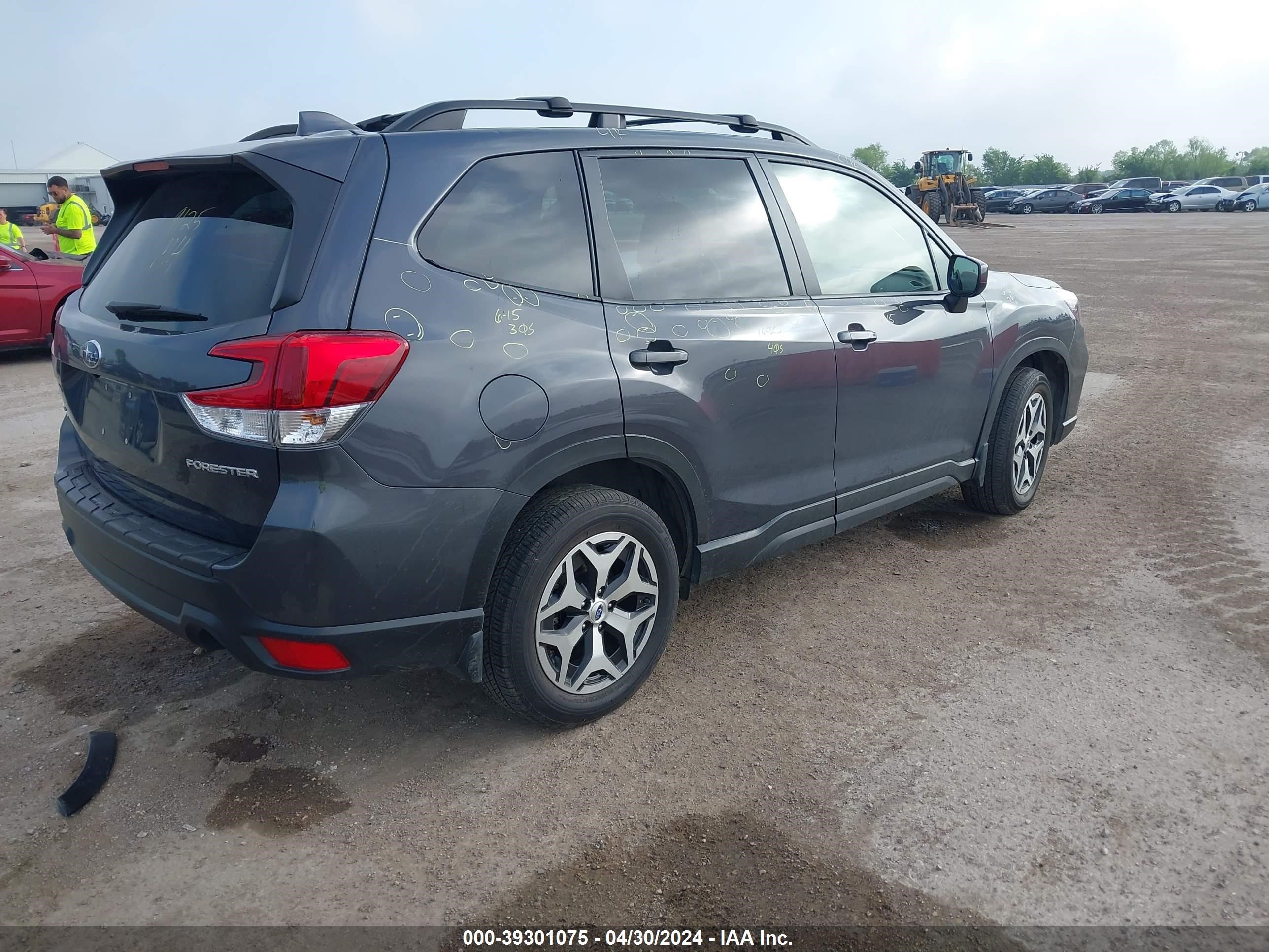 Photo 3 VIN: JF2SKAJC8MH580382 - SUBARU FORESTER 