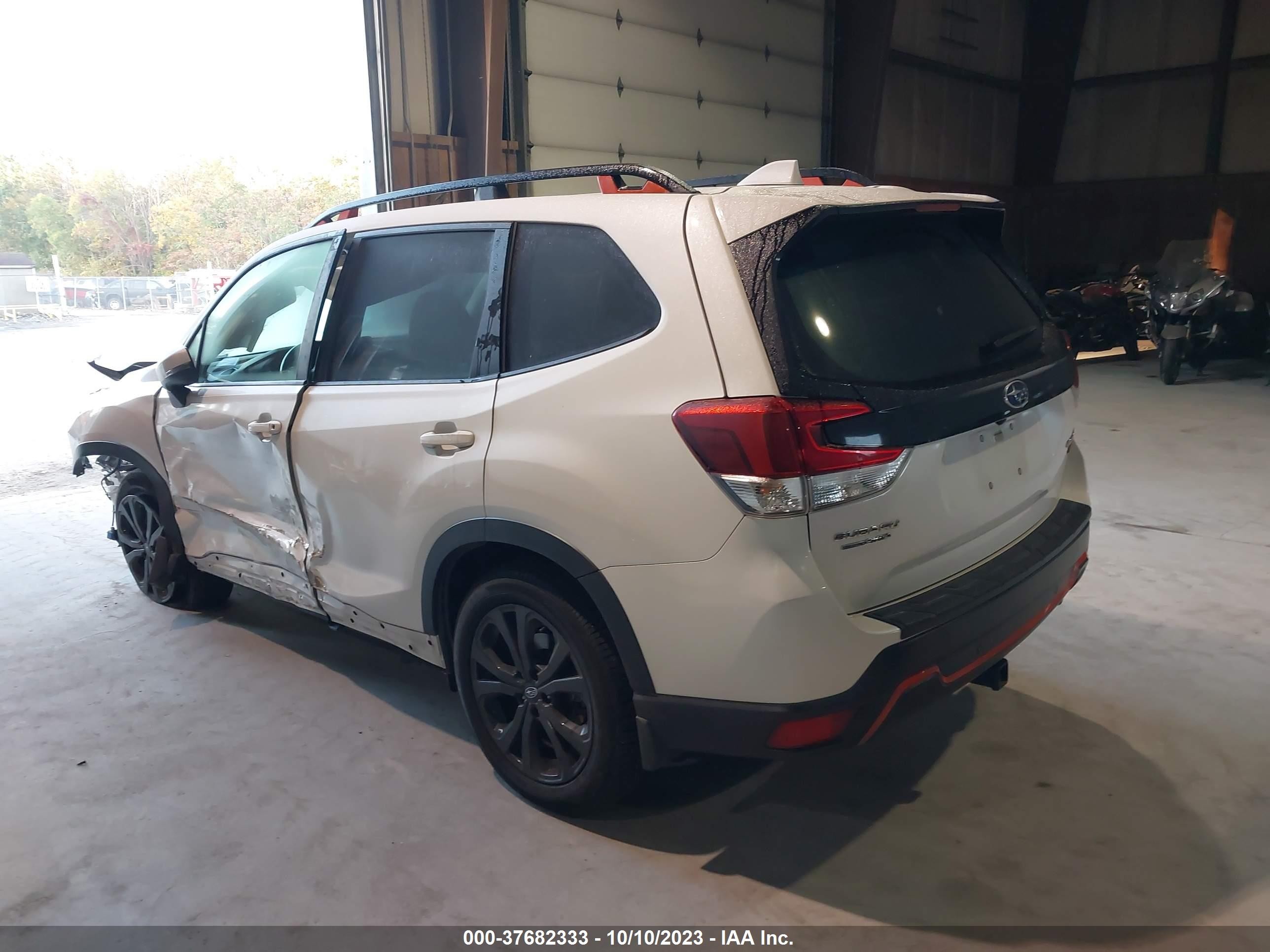 Photo 2 VIN: JF2SKAKCXKH403179 - SUBARU FORESTER 