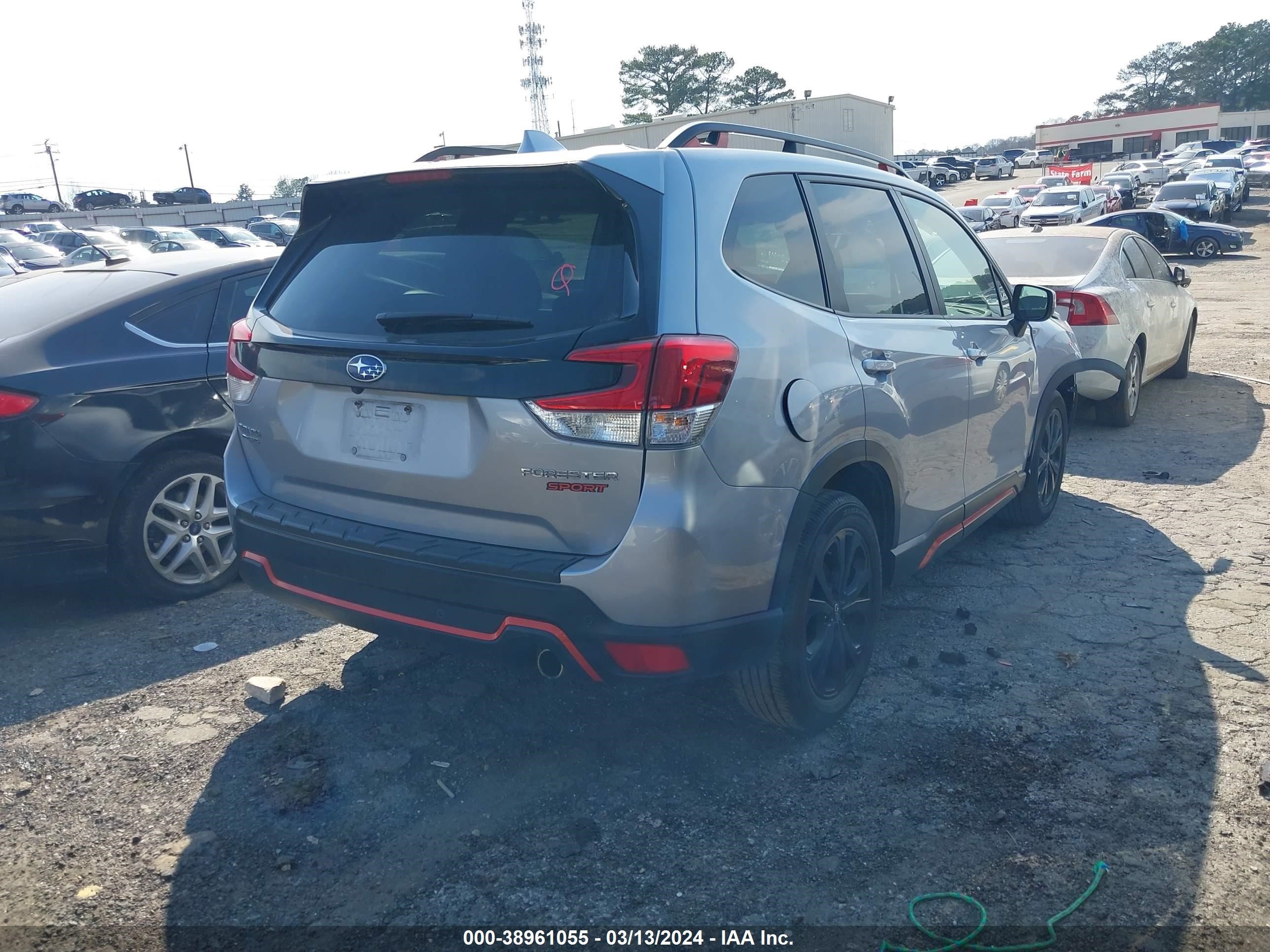 Photo 3 VIN: JF2SKARC1MH413088 - SUBARU FORESTER 