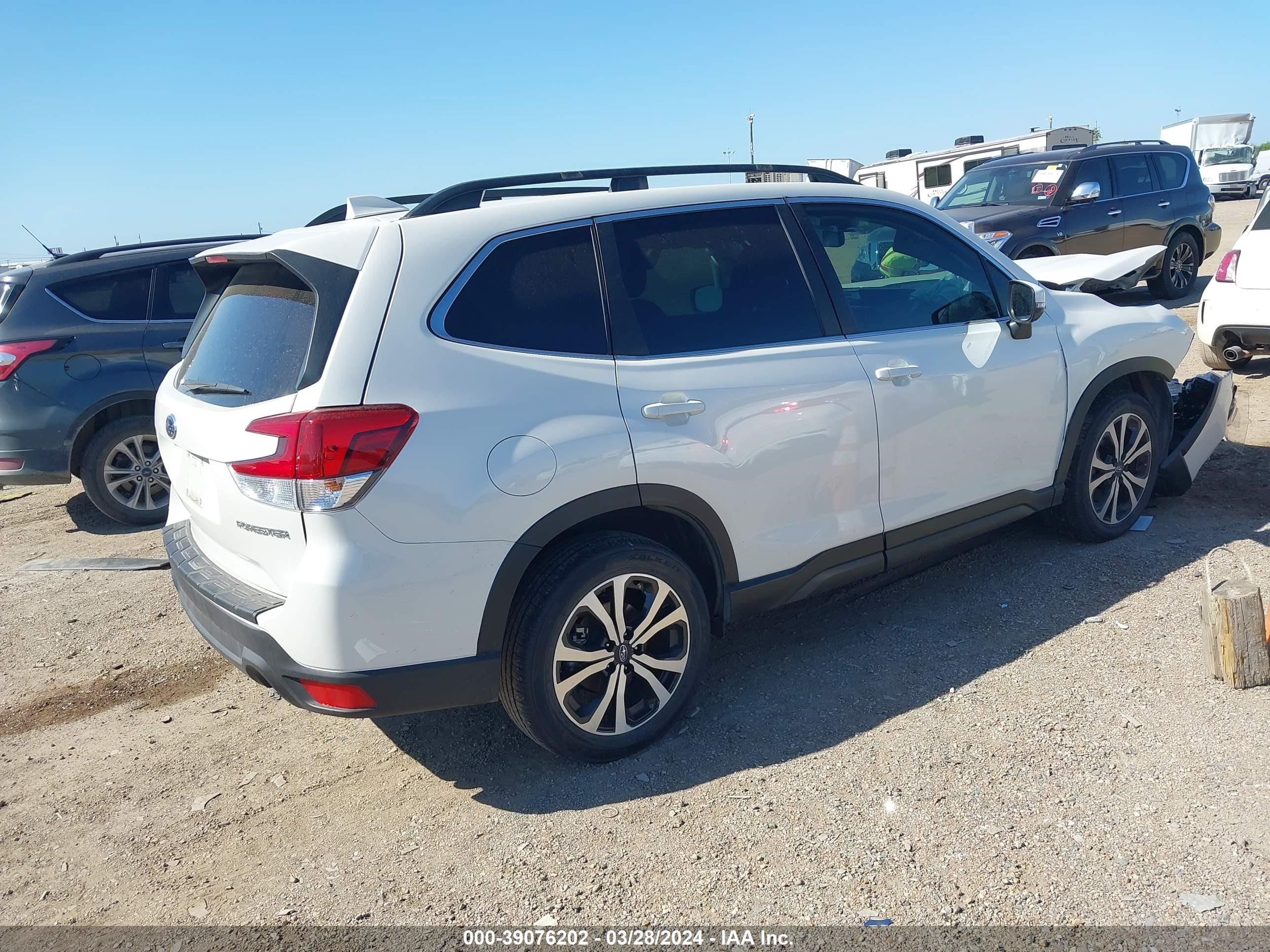 Photo 3 VIN: JF2SKASC0LH482833 - SUBARU FORESTER 