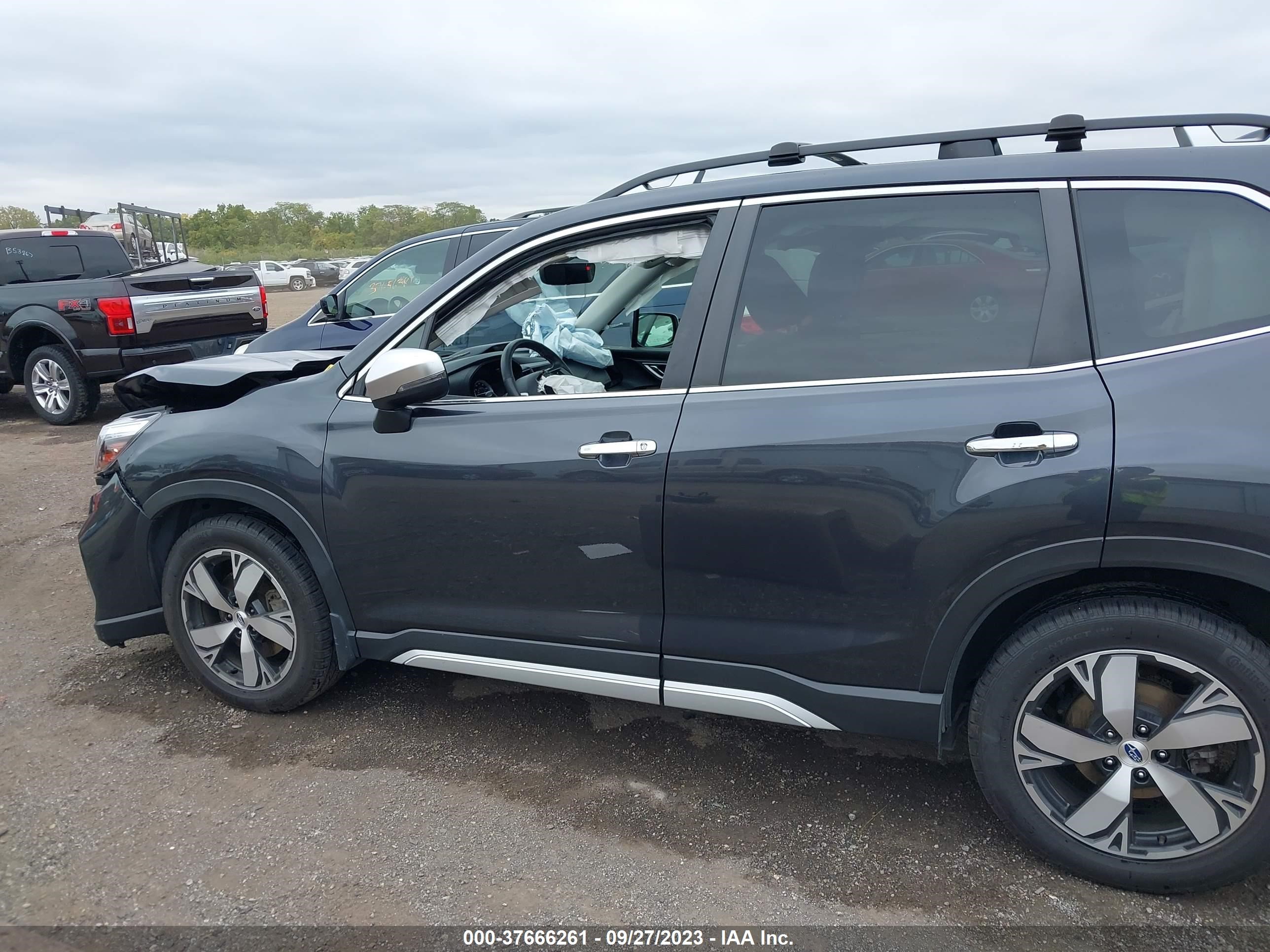 Photo 13 VIN: JF2SKAWC5KH589465 - SUBARU FORESTER 