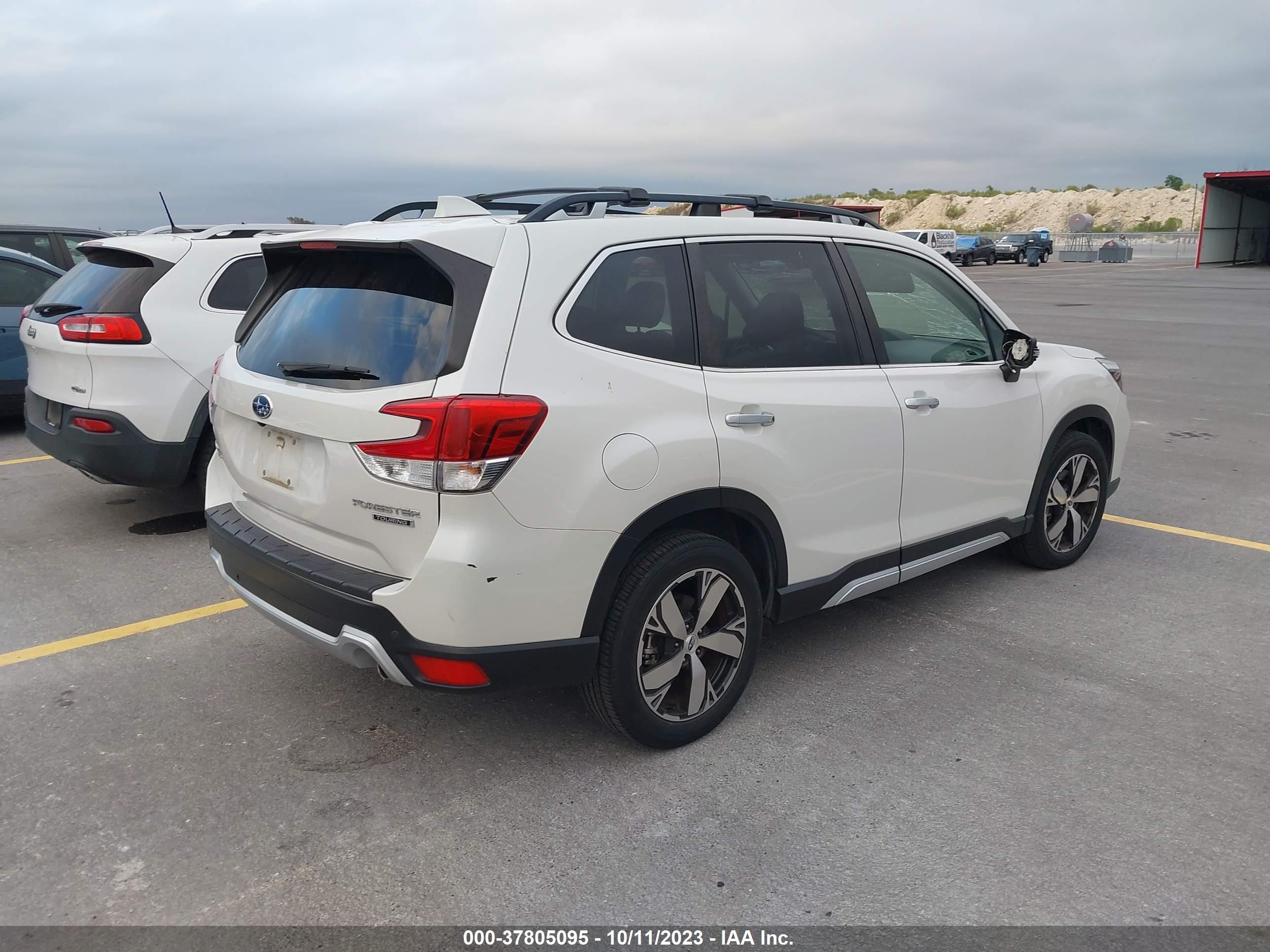 Photo 3 VIN: JF2SKAWCXKH584309 - SUBARU FORESTER 