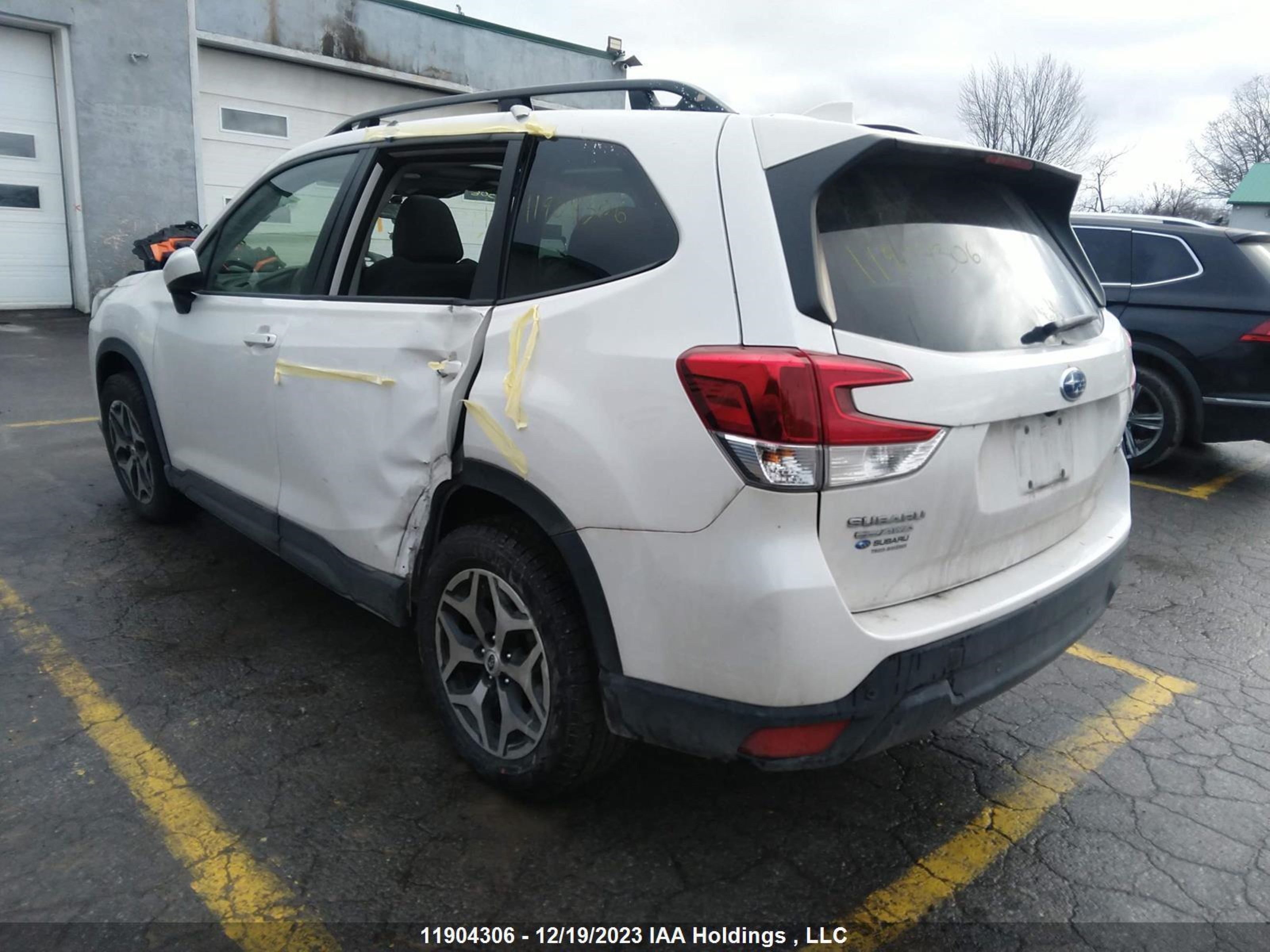 Photo 2 VIN: JF2SKEEC9PH448589 - SUBARU FORESTER 