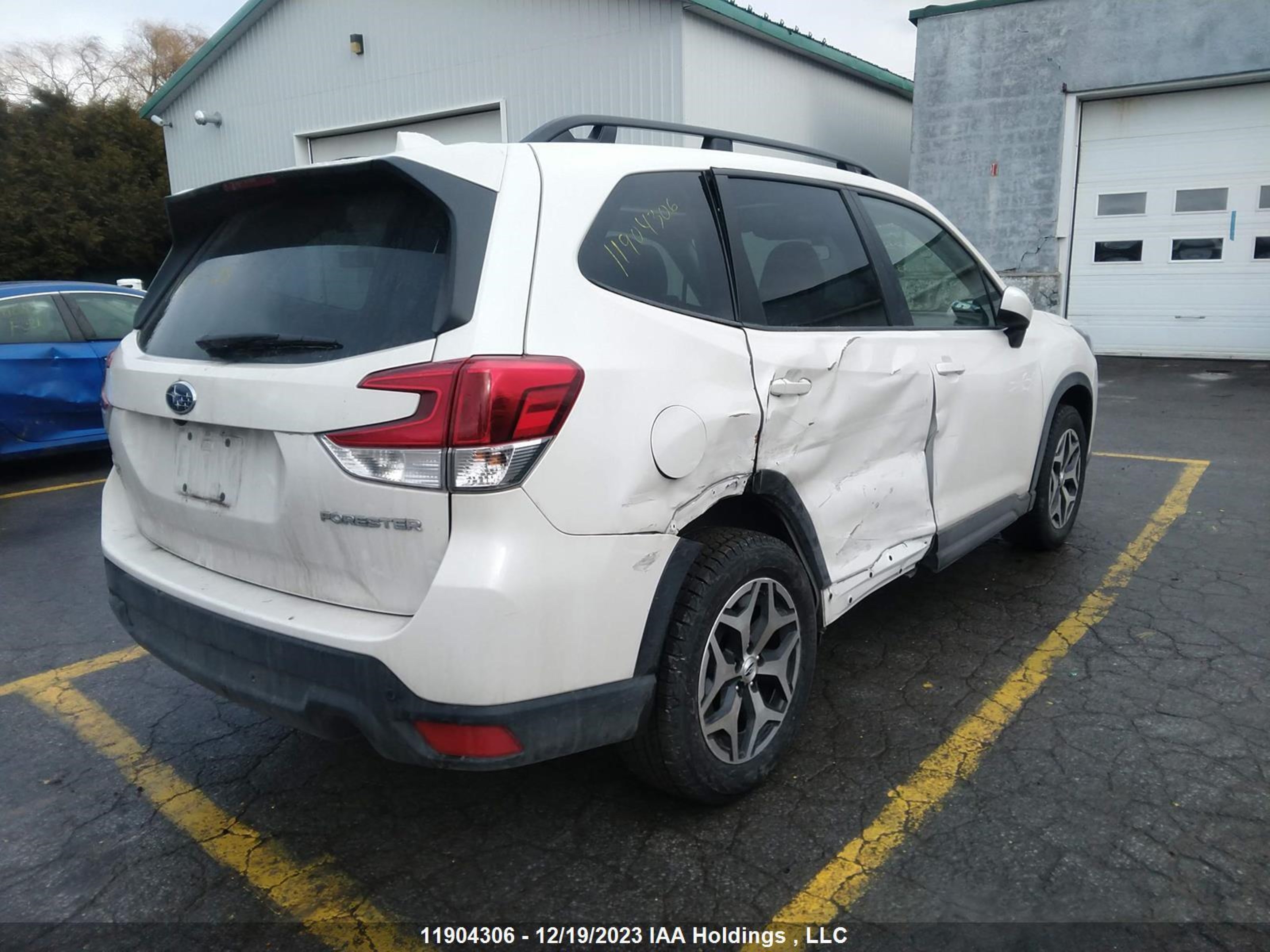 Photo 3 VIN: JF2SKEEC9PH448589 - SUBARU FORESTER 