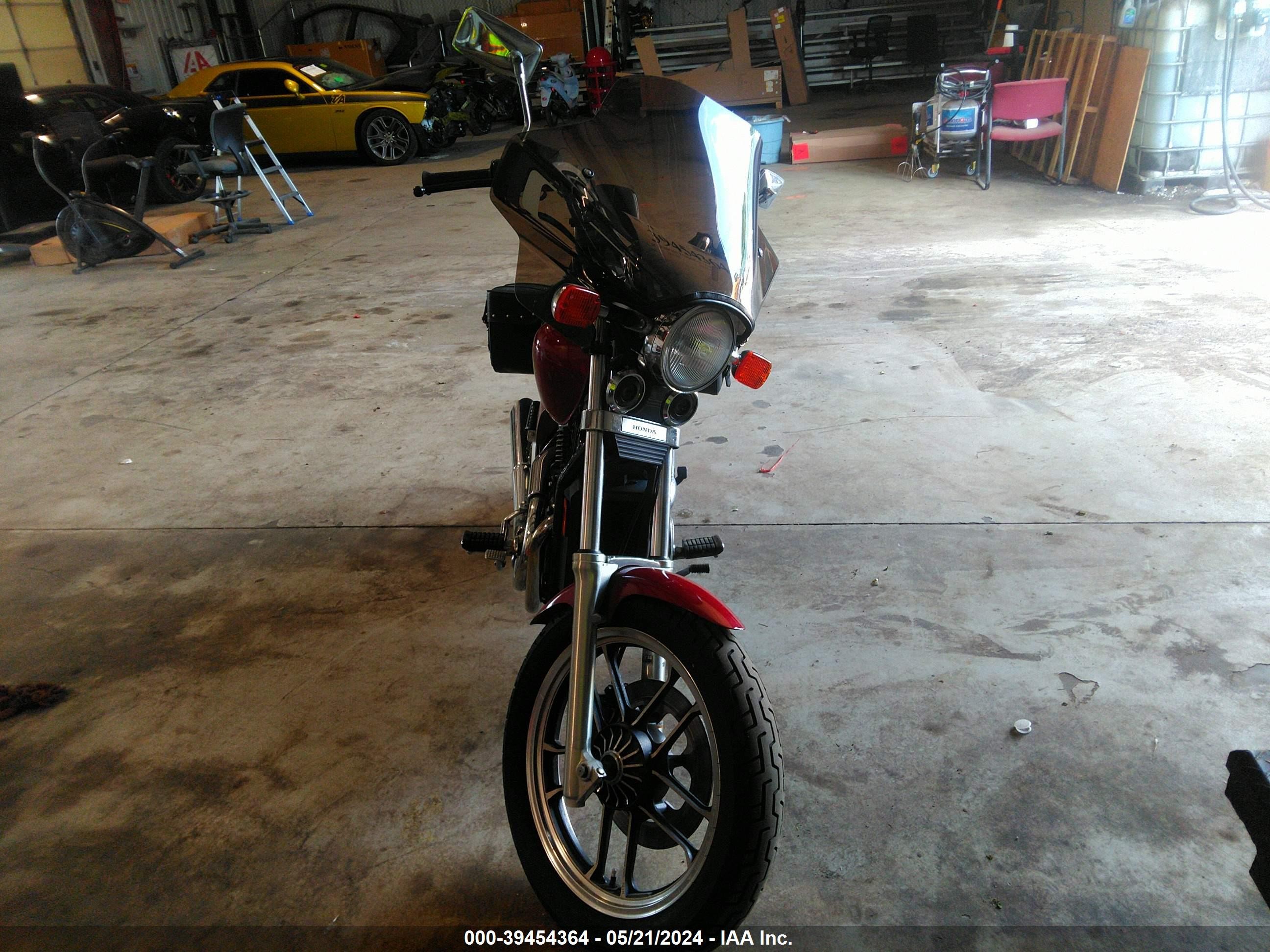 Photo 11 VIN: JH2PC080XGM301525 - HONDA NULL 