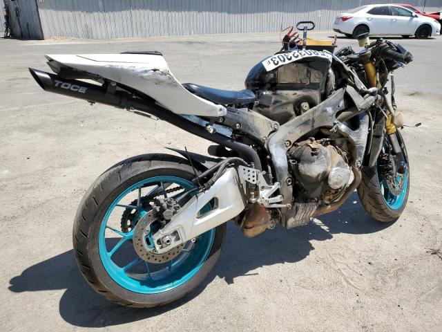 Photo 3 VIN: JH2PC4018FK800135 - HONDA CBR600 RR 