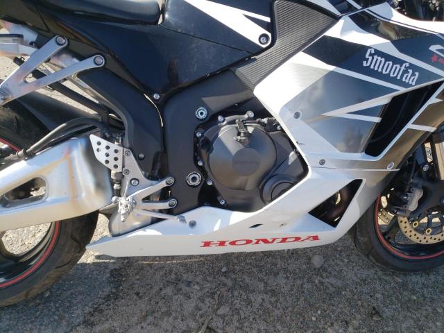 Photo 6 VIN: JH2PC40J7GK200031 - HONDA CBR600 RR 