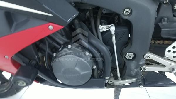 Photo 19 VIN: JH2PCU0A18K110617 - HONDA CBR 