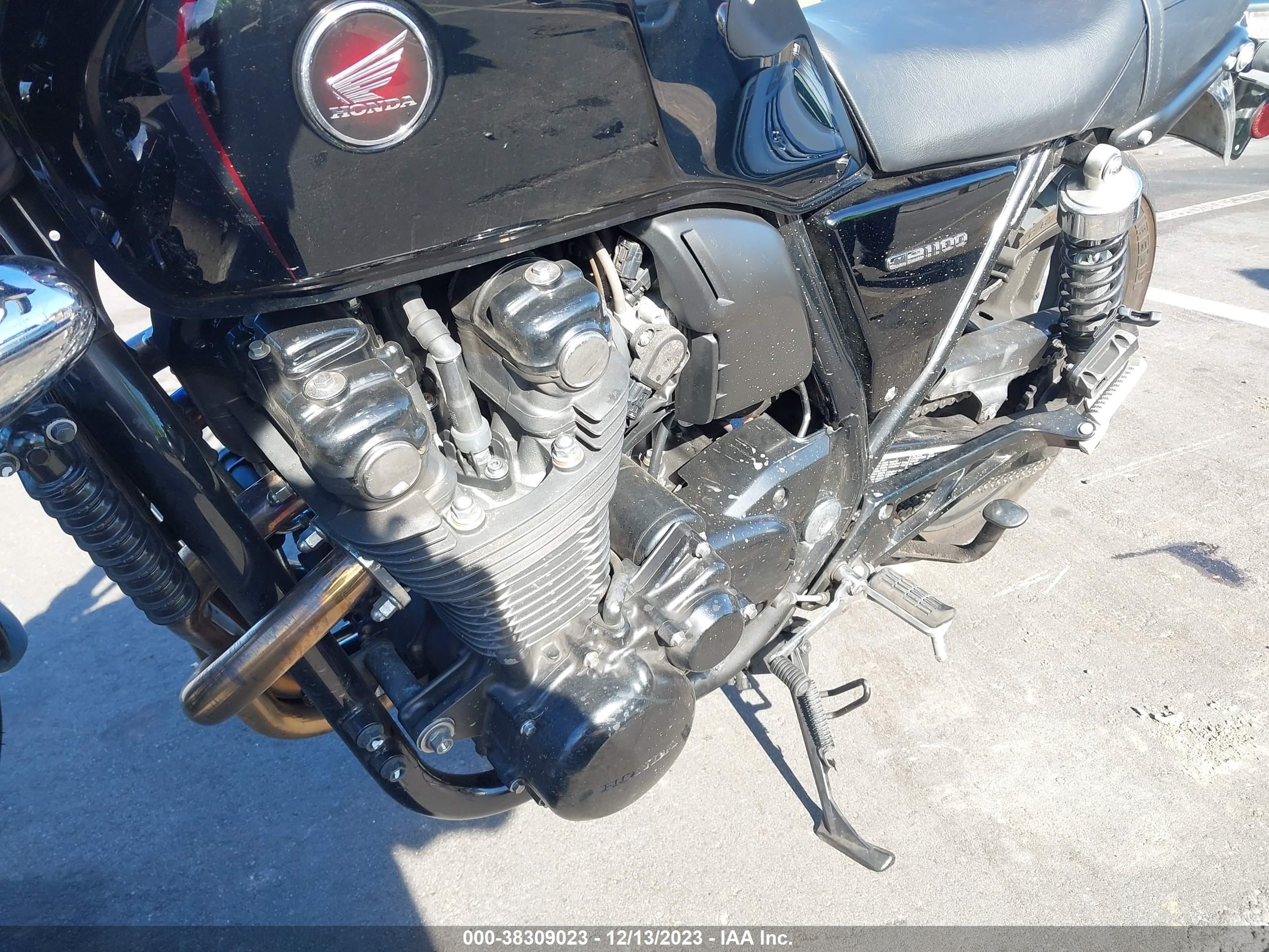 Photo 8 VIN: JH2SC6516EK100983 - HONDA CB 1100 