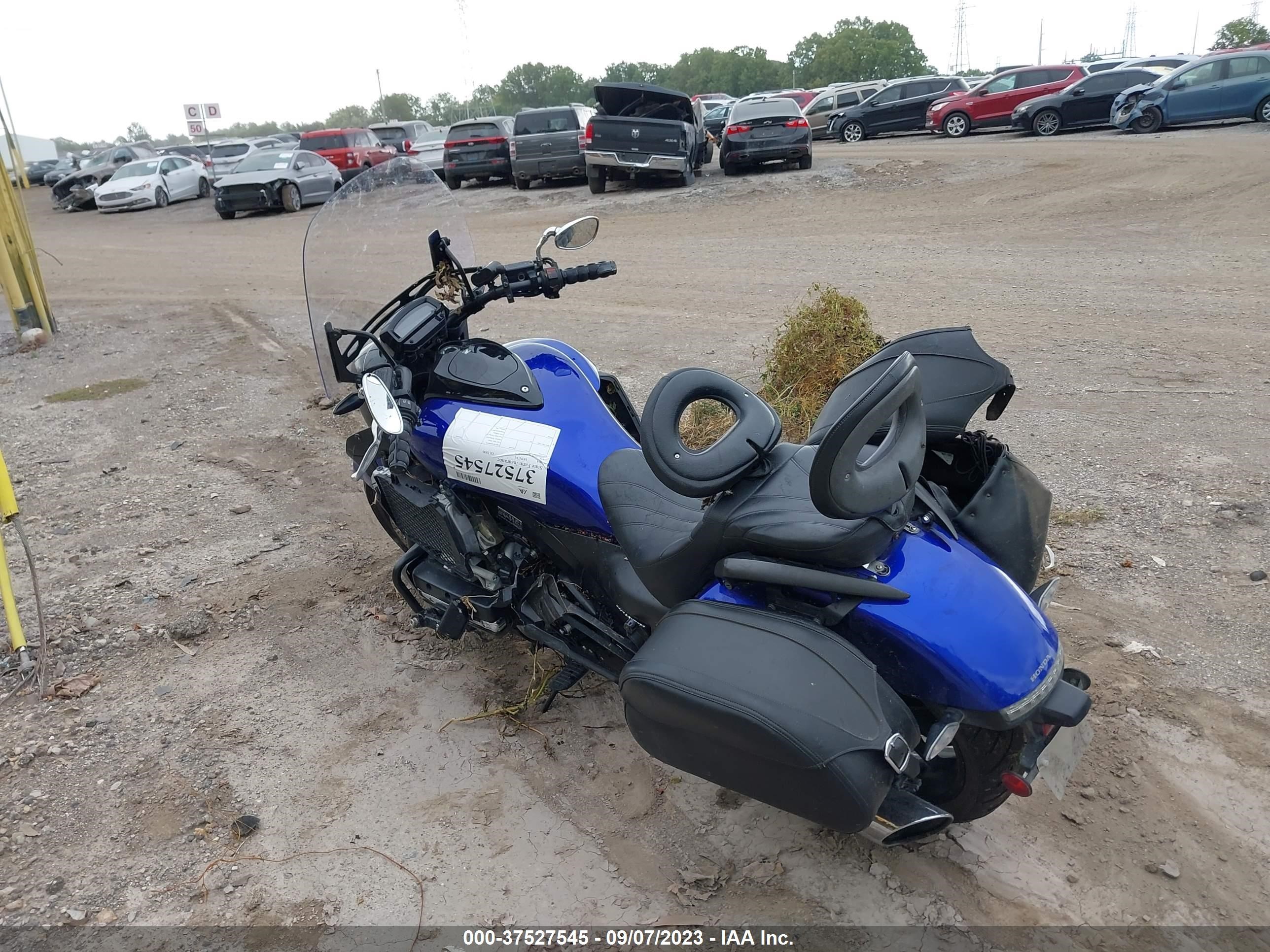 Photo 2 VIN: JH2SC68N0EK000179 - HONDA NULL 