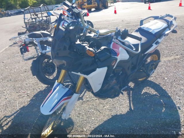 Photo 1 VIN: JH2SD04G9HK000946 - HONDA CRF1000A 