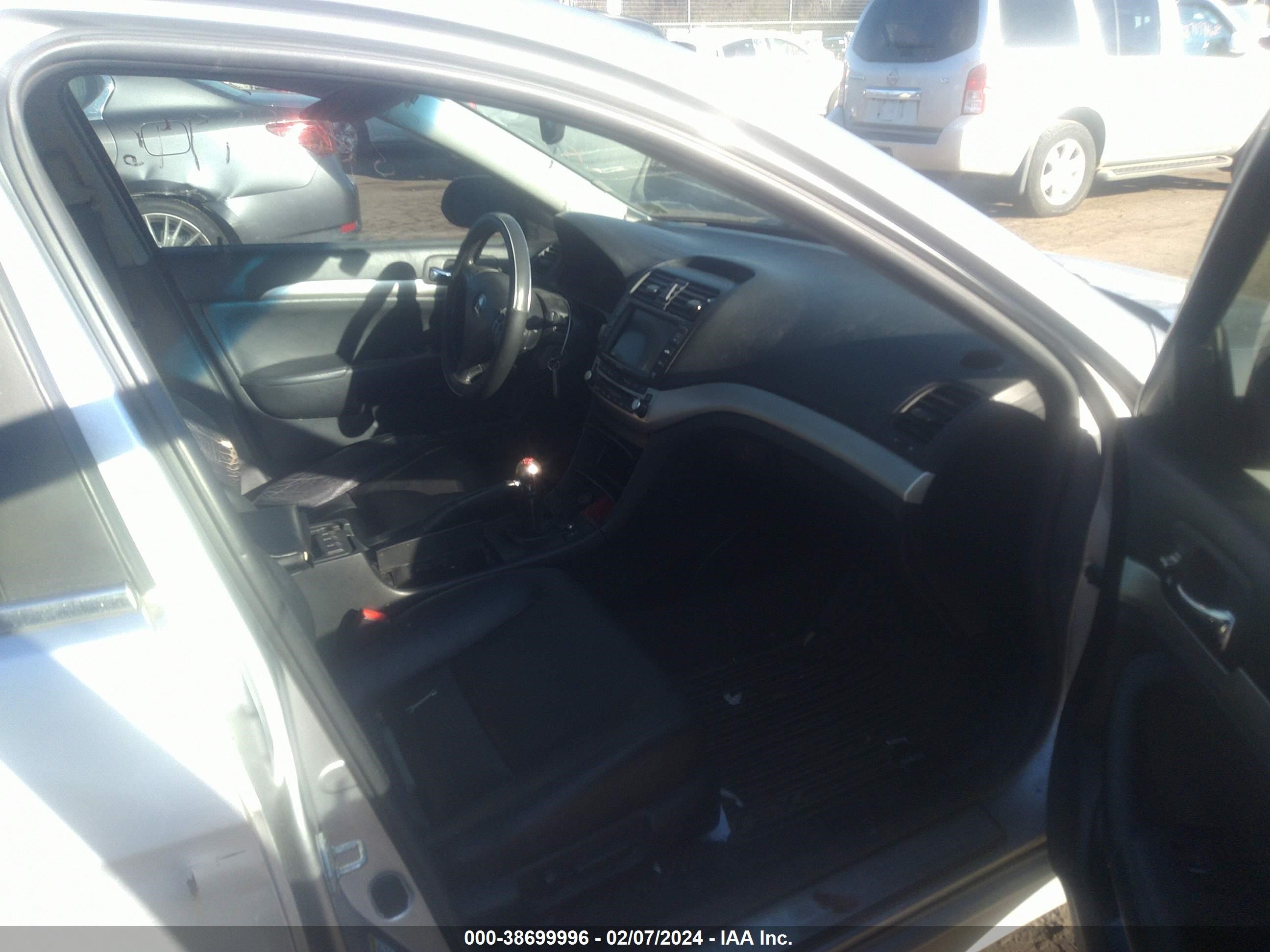 Photo 4 VIN: JH4CL95945C003679 - ACURA TSX 