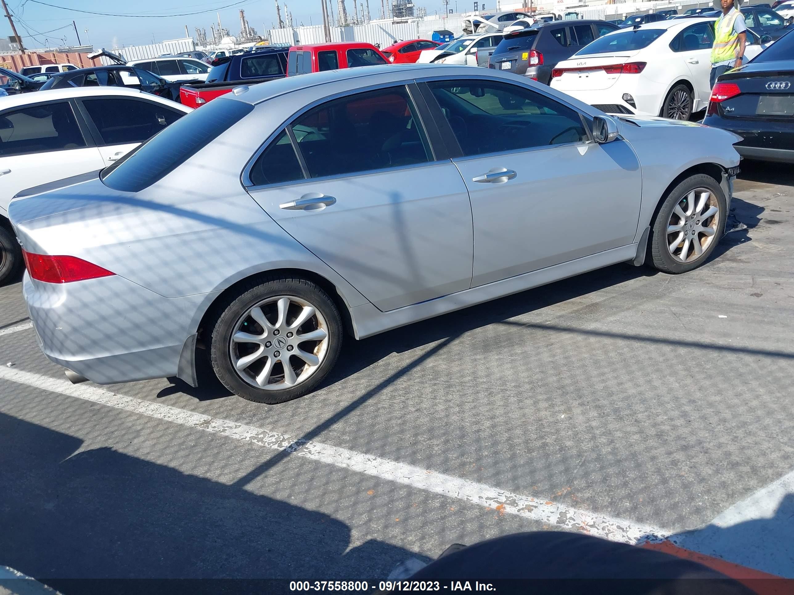 Photo 3 VIN: JH4CL96868C009428 - ACURA TSX 