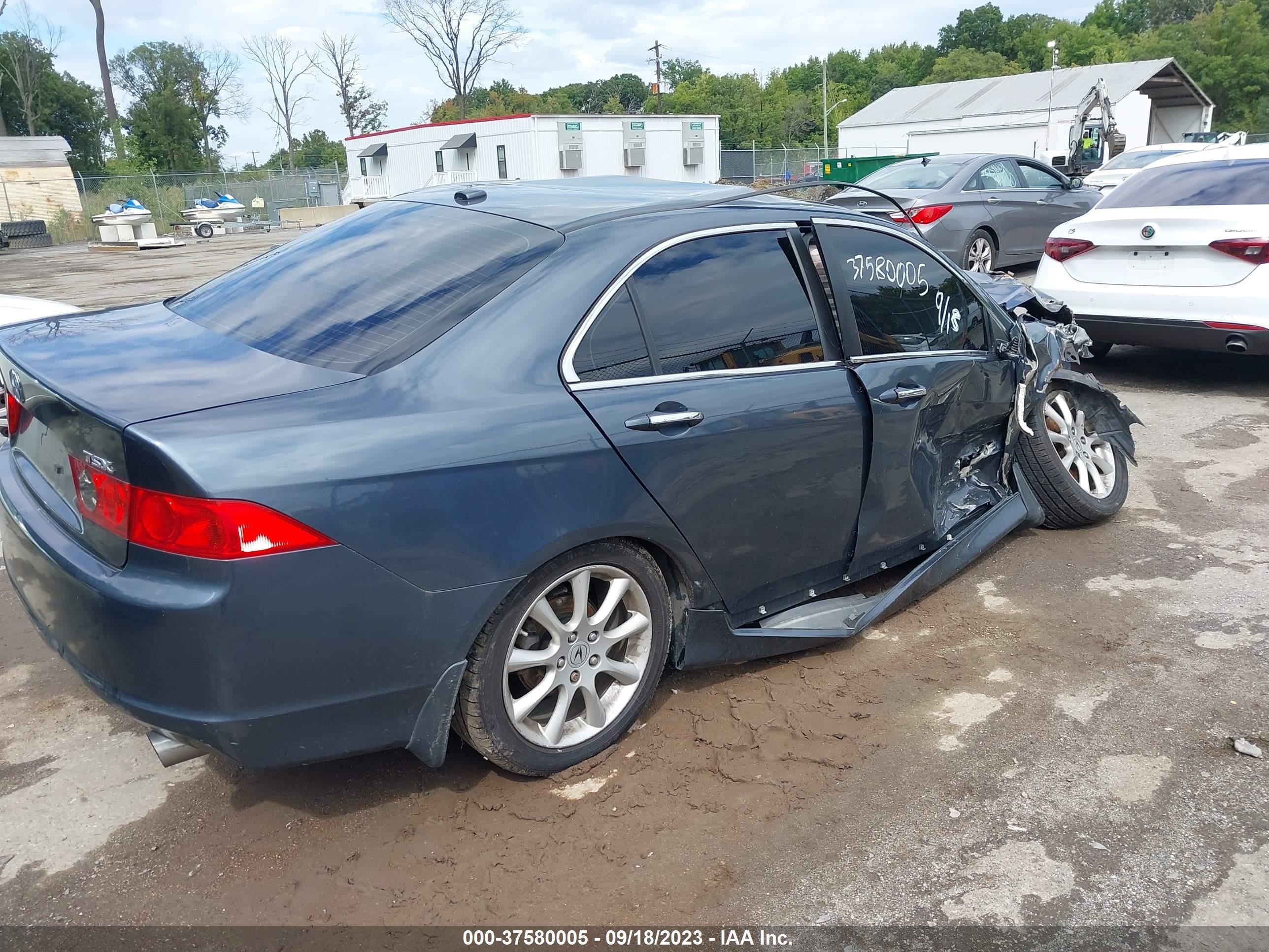 Photo 3 VIN: JH4CL96948C018296 - ACURA TSX 