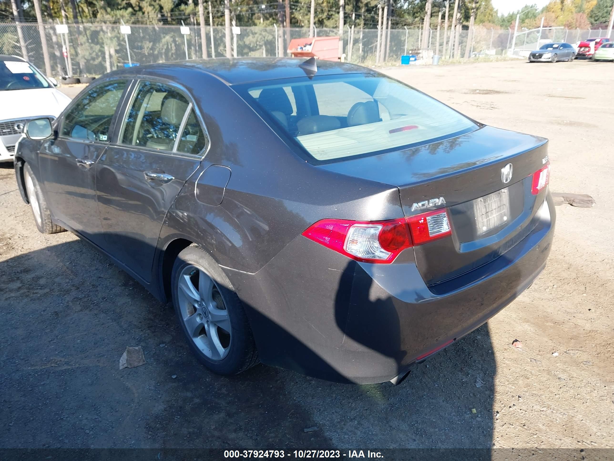 Photo 2 VIN: JH4CU26669C002936 - ACURA TSX 