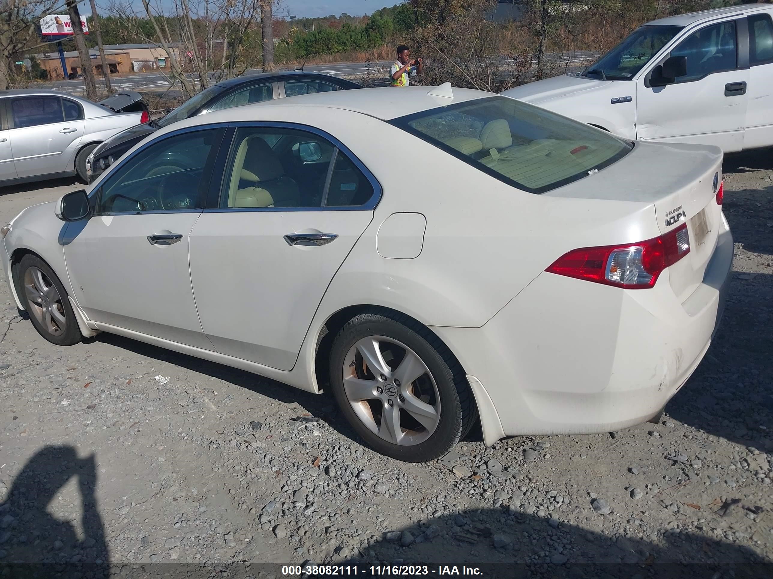 Photo 2 VIN: JH4CU26669C005836 - ACURA TSX 