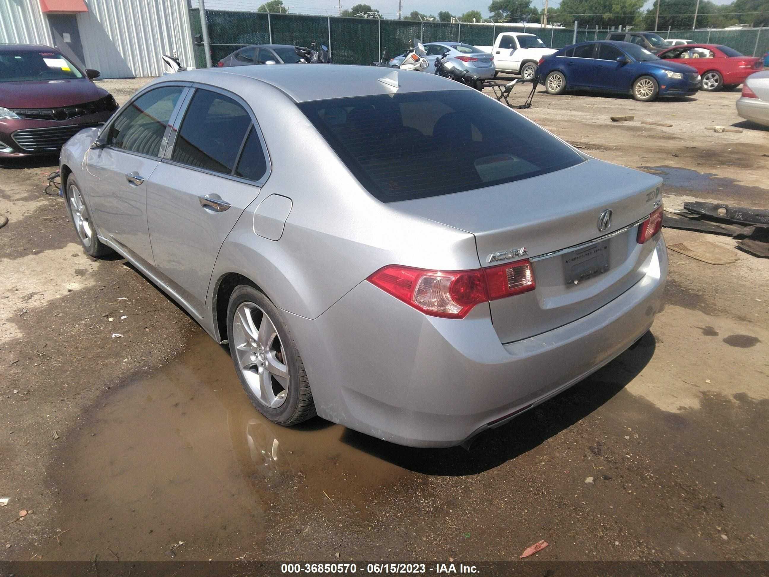 Photo 2 VIN: JH4CU2F41CC010433 - ACURA TSX 