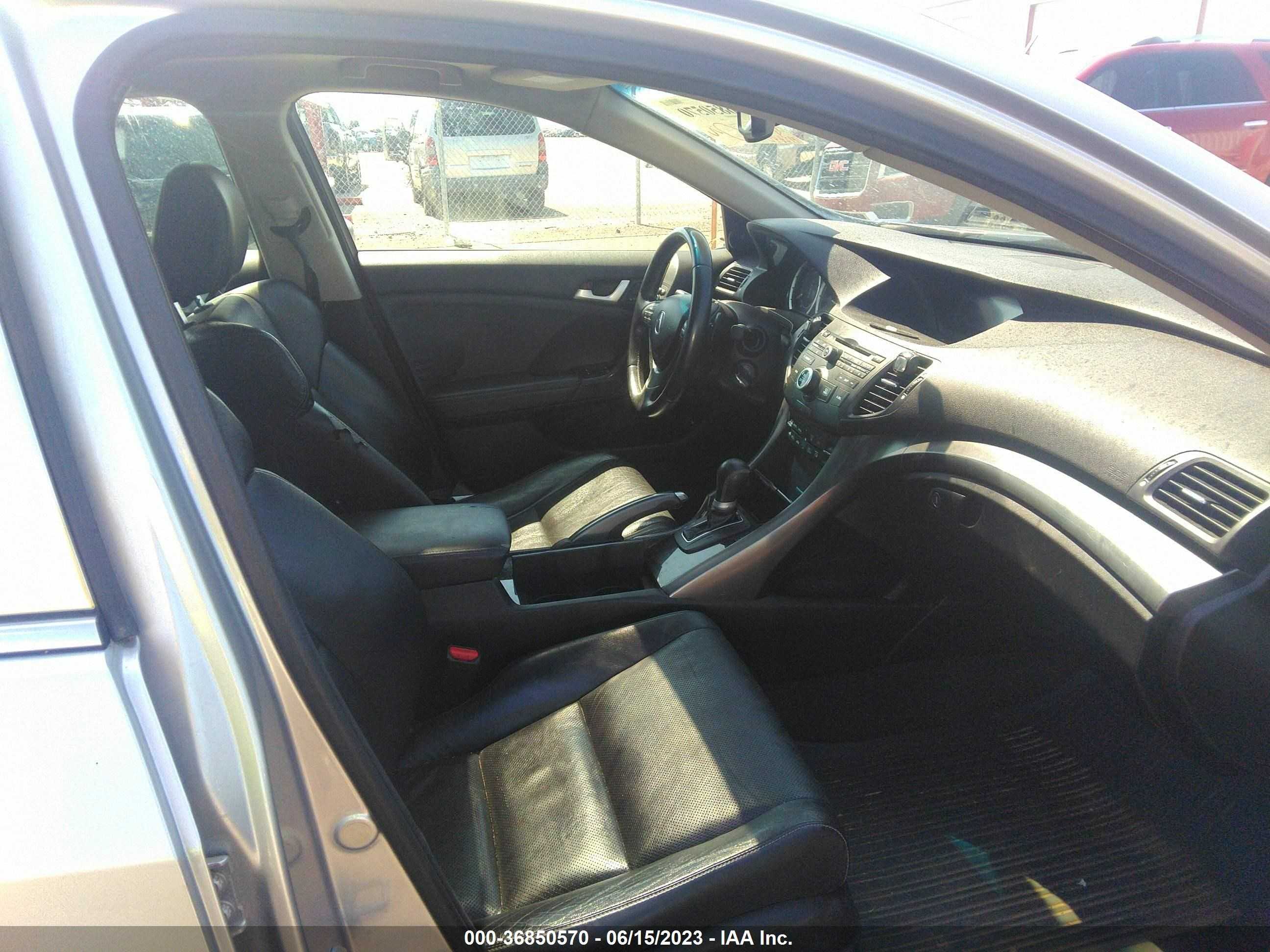 Photo 4 VIN: JH4CU2F41CC010433 - ACURA TSX 