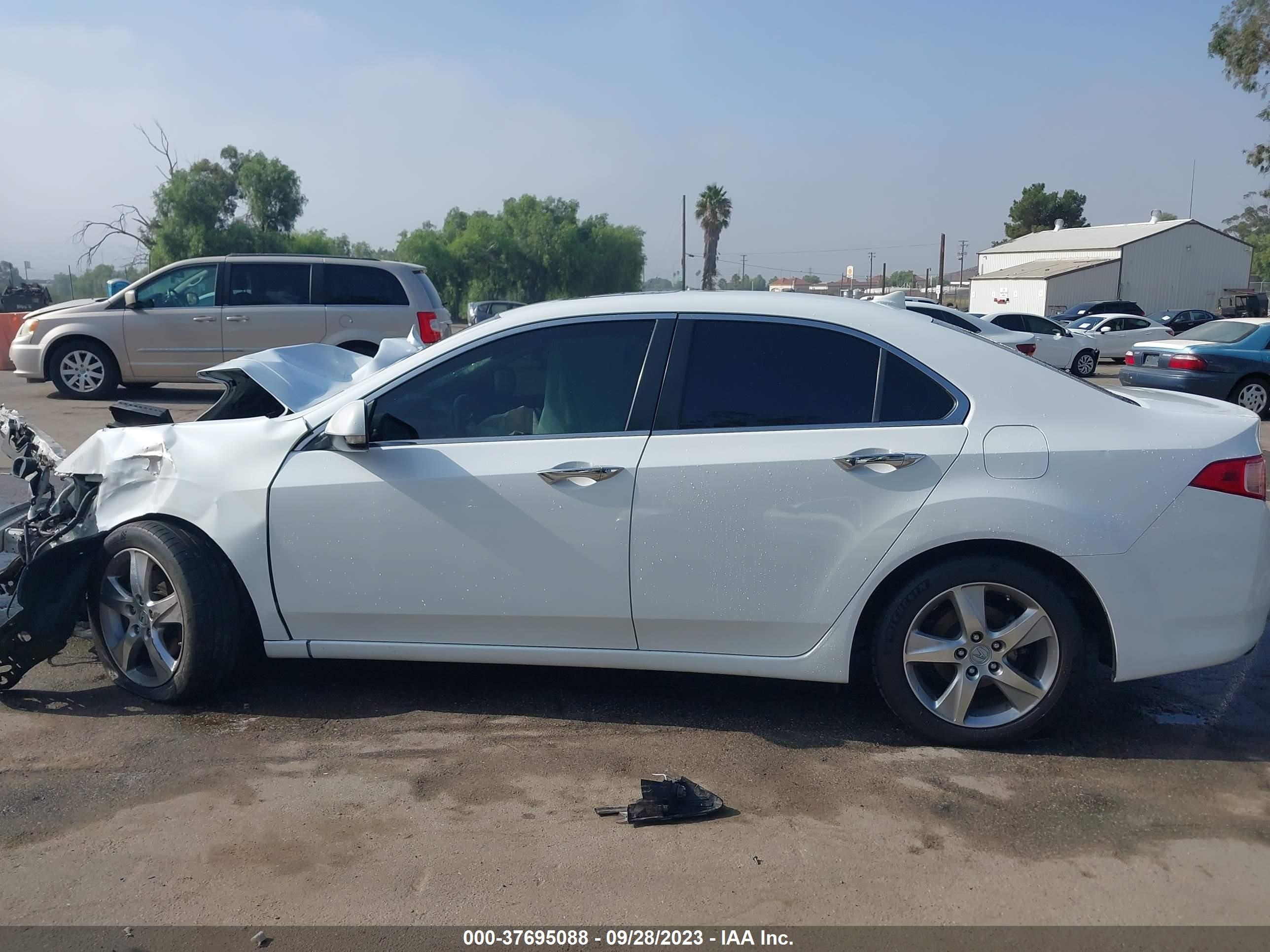 Photo 12 VIN: JH4CU2F43DC002173 - ACURA TSX 