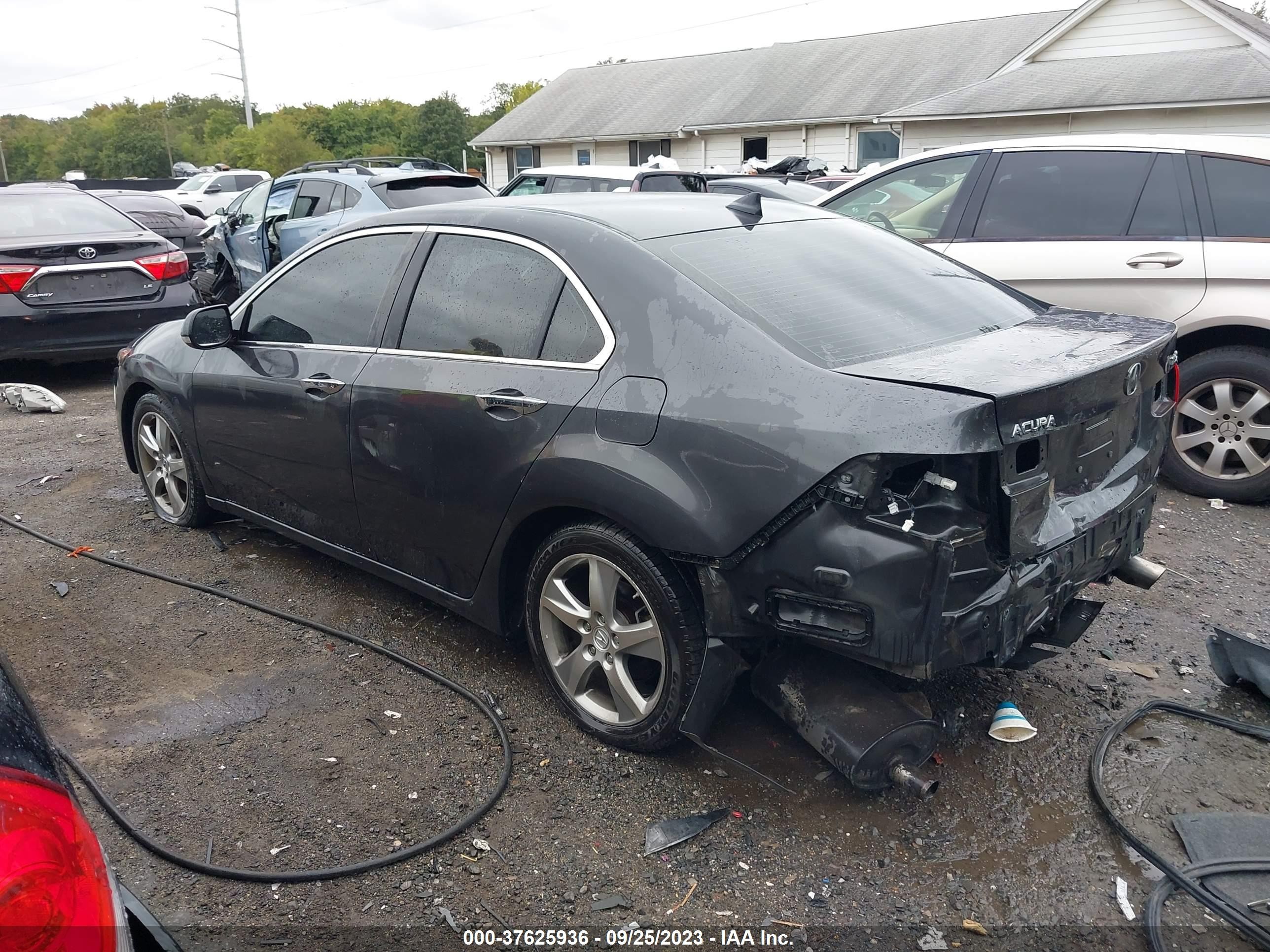 Photo 2 VIN: JH4CU2F60BC010701 - ACURA TSX 