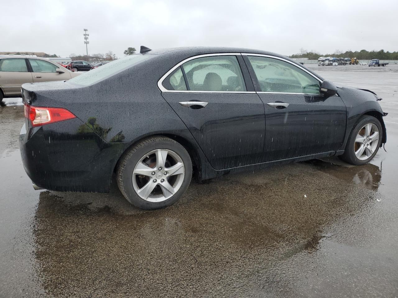 Photo 2 VIN: JH4CU2F62BC008755 - ACURA TSX 