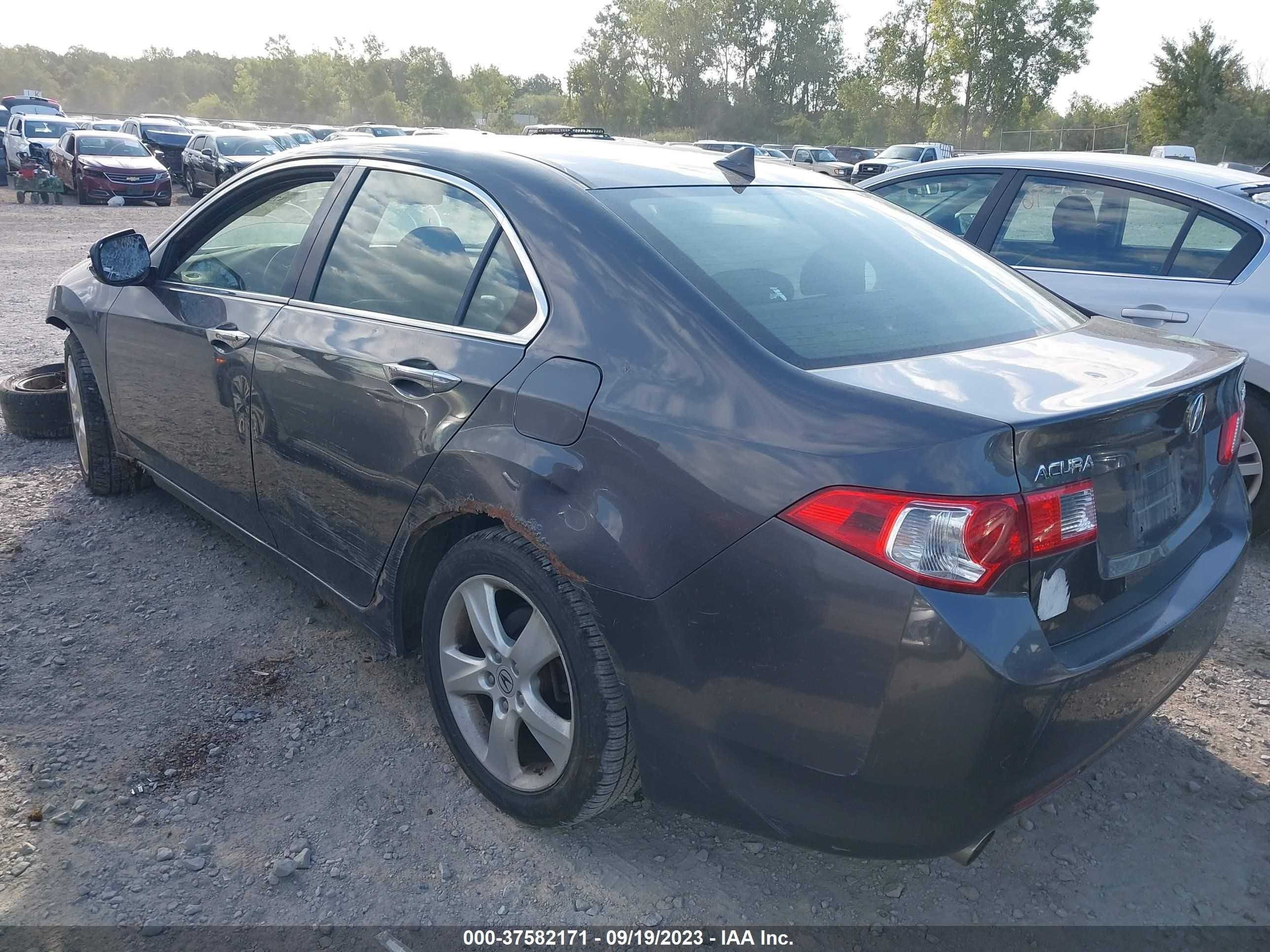 Photo 2 VIN: JH4CU2F63AC035347 - ACURA TSX 