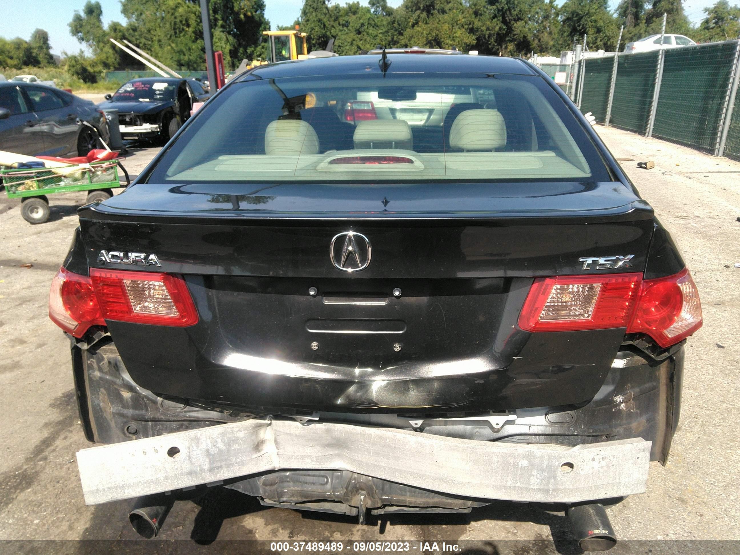 Photo 16 VIN: JH4CU2F66BC001131 - ACURA TSX 