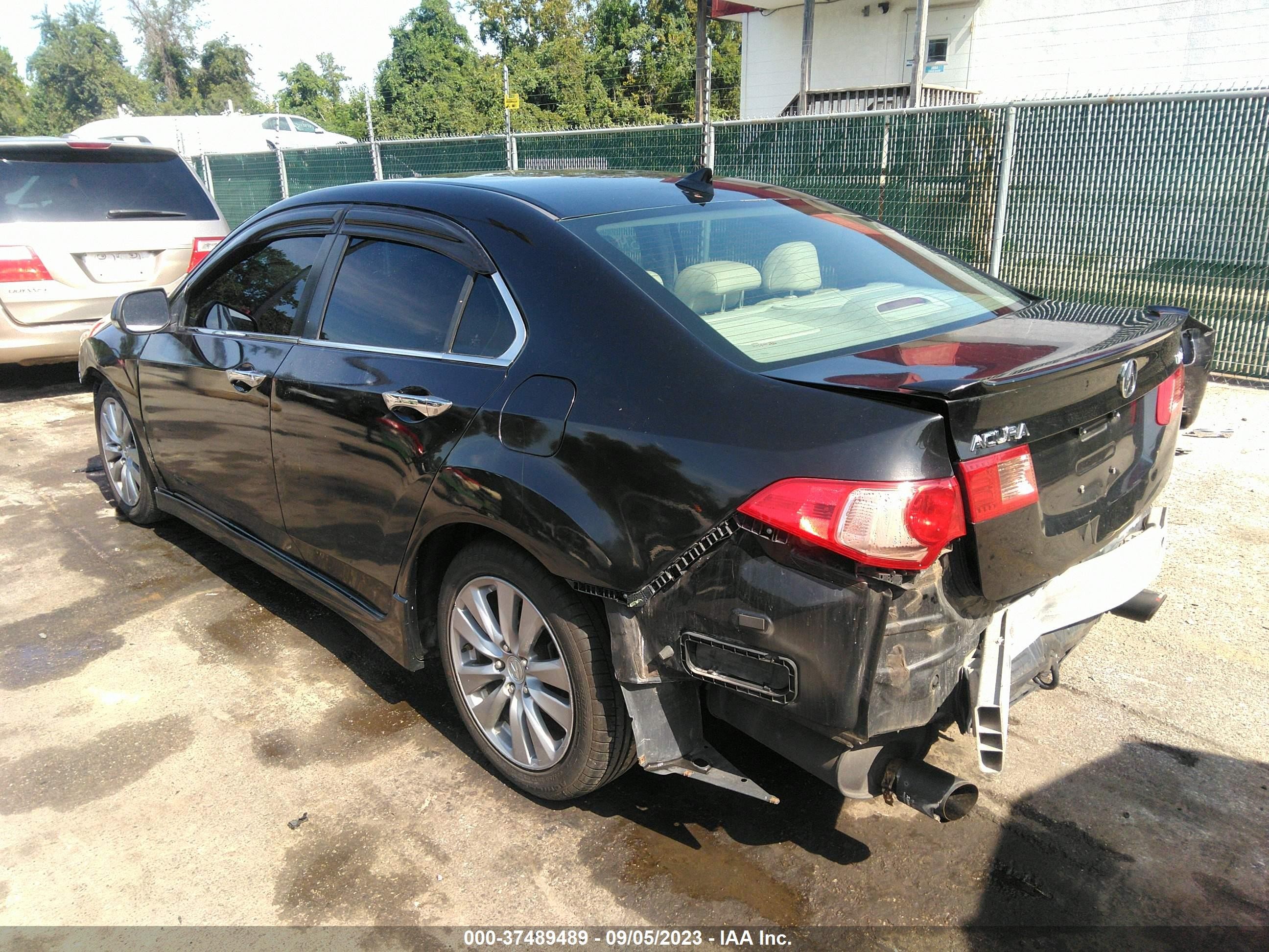 Photo 2 VIN: JH4CU2F66BC001131 - ACURA TSX 