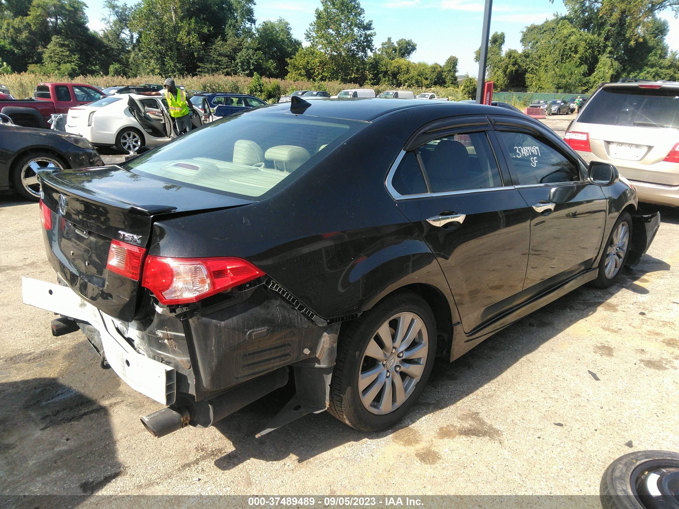 Photo 3 VIN: JH4CU2F66BC001131 - ACURA TSX 