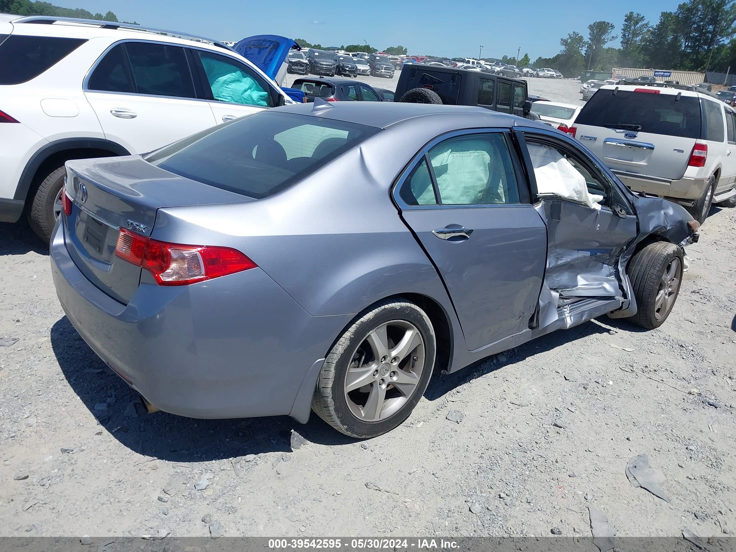 Photo 3 VIN: JH4CU2F68BC002796 - ACURA TSX 